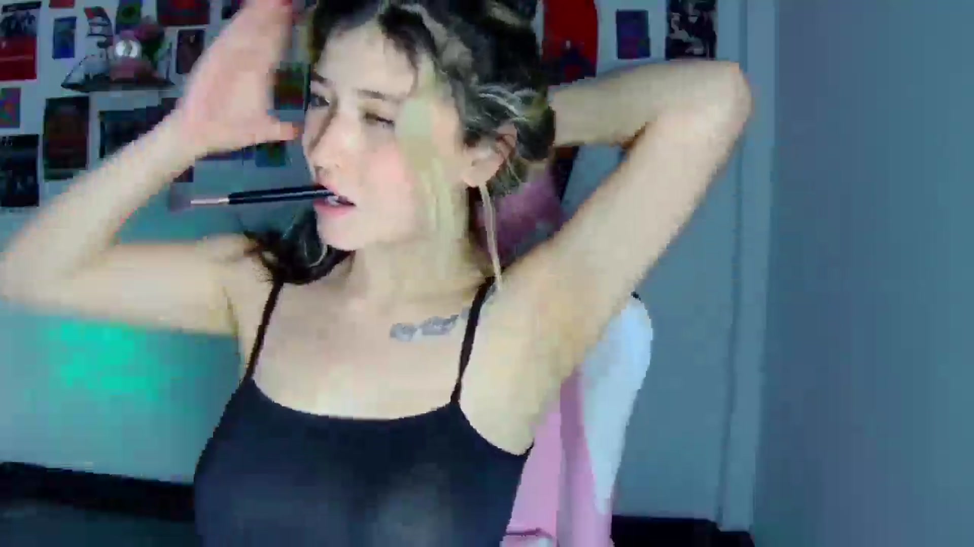 Gallery image thumbnail from CarolineJames's myfreecams stream on, 04/15/2026, 03:14 image 4 of 20