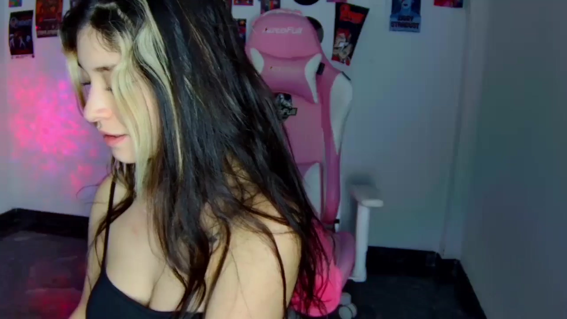 Gallery image thumbnail from CarolineJames's myfreecams stream on, 04/15/2026, 03:14 image 6 of 20