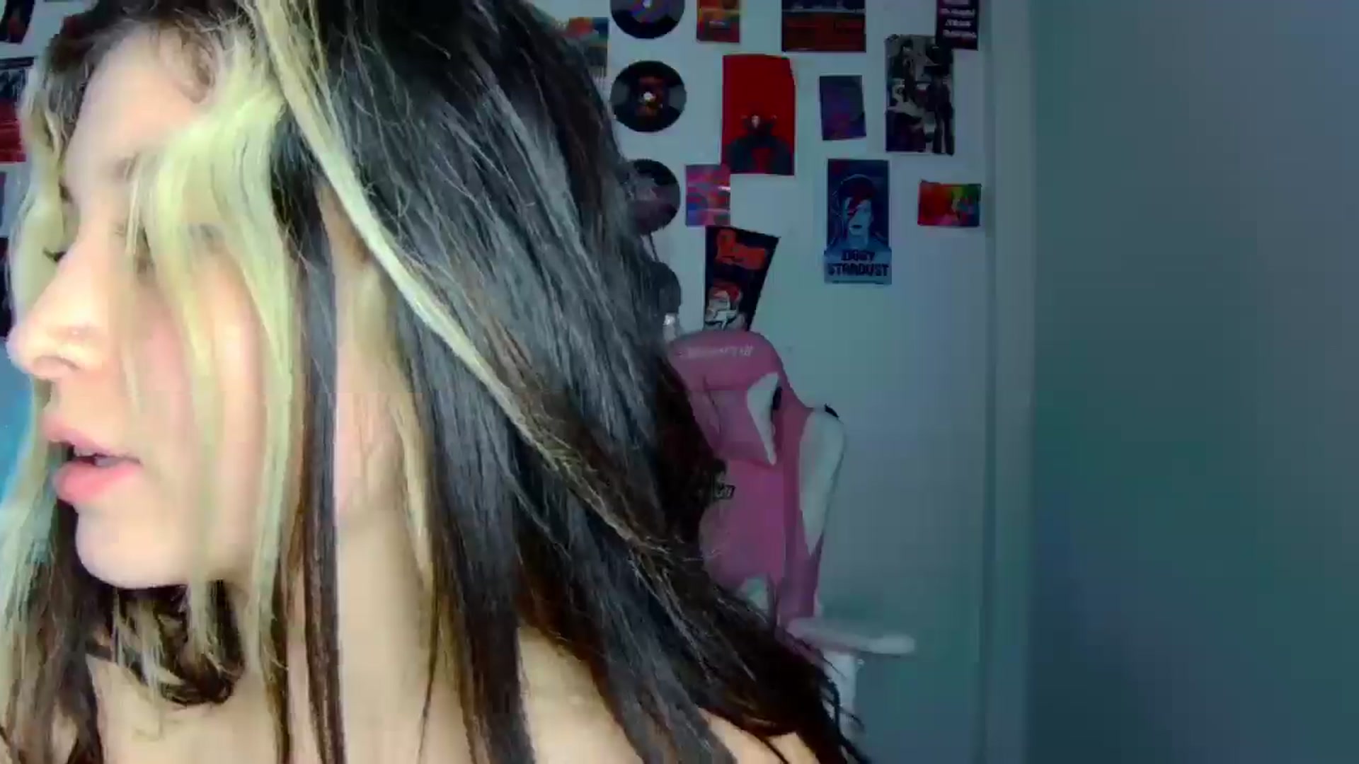 Gallery image thumbnail from CarolineJames's myfreecams stream on, 04/15/2026, 06:16 image 16 of 20