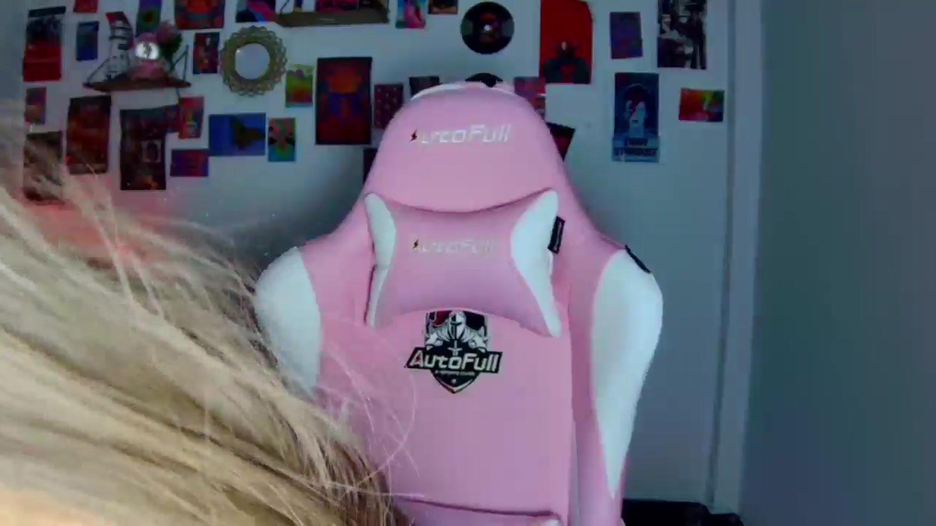 Gallery image thumbnail from CarolineJames's myfreecams stream on, 04/16/2026, 01:18 image 7 of 20