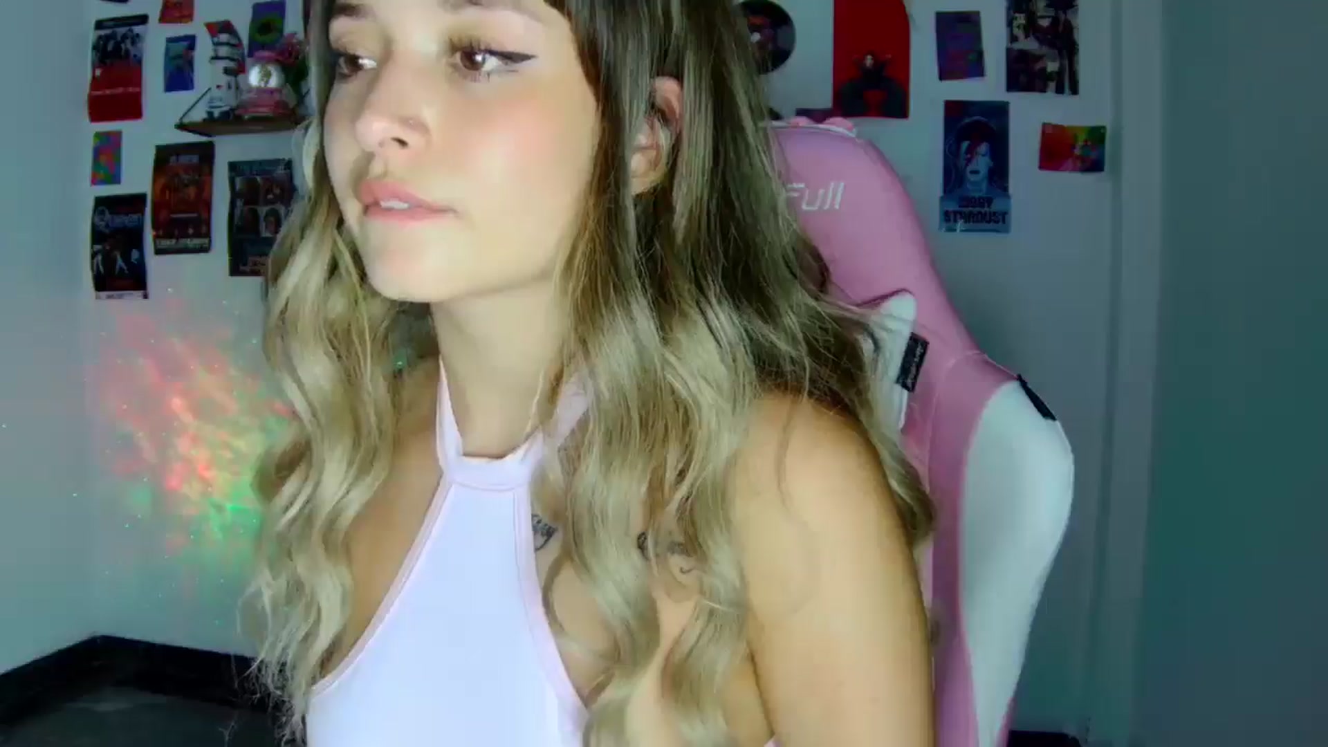 Gallery image thumbnail from CarolineJames's myfreecams stream on, 05/08/2026, 04:41 image 18 of 20