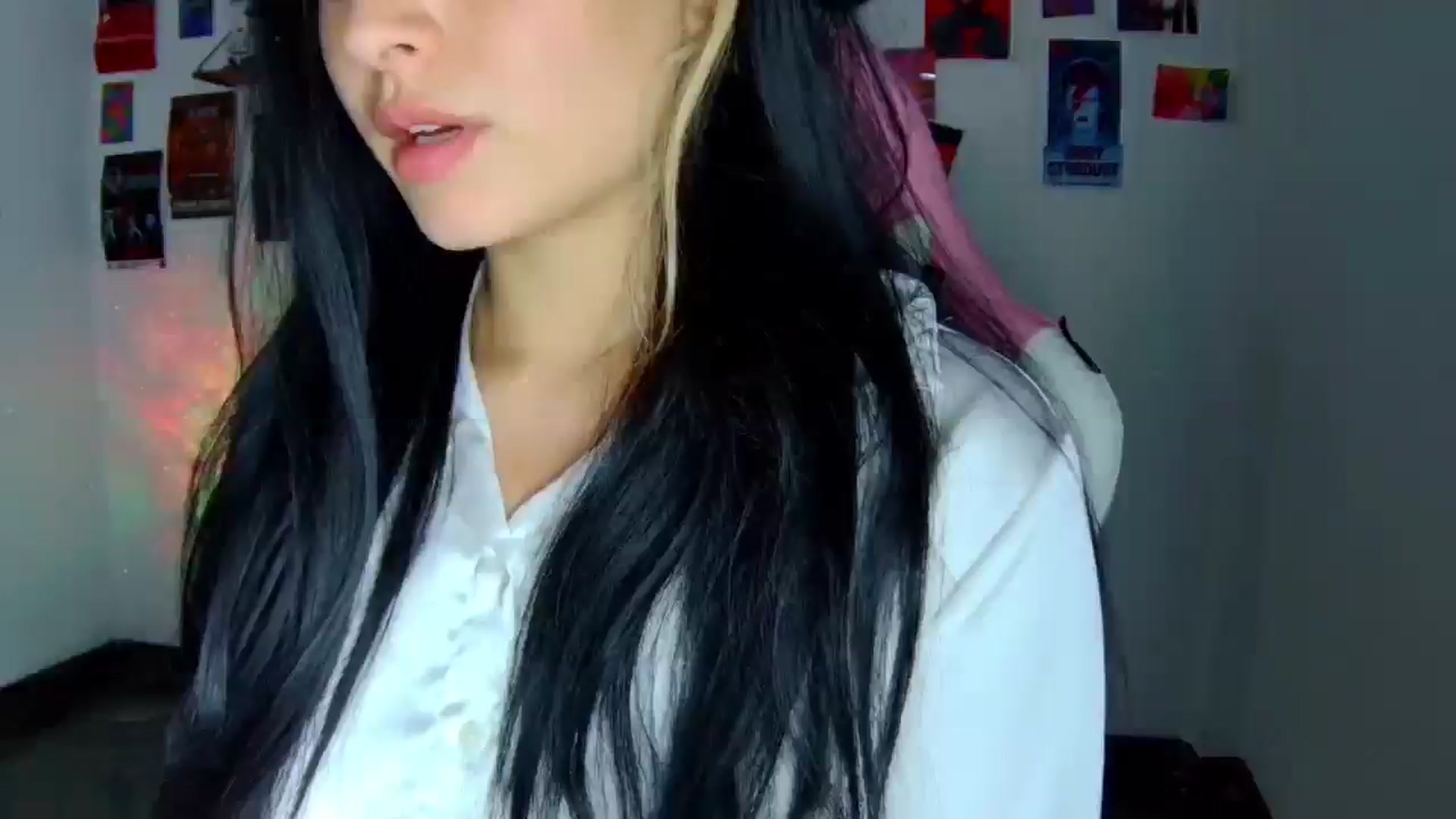Gallery image thumbnail from CarolineJames's myfreecams stream on, 05/09/2026, 01:22 image 1 of 20