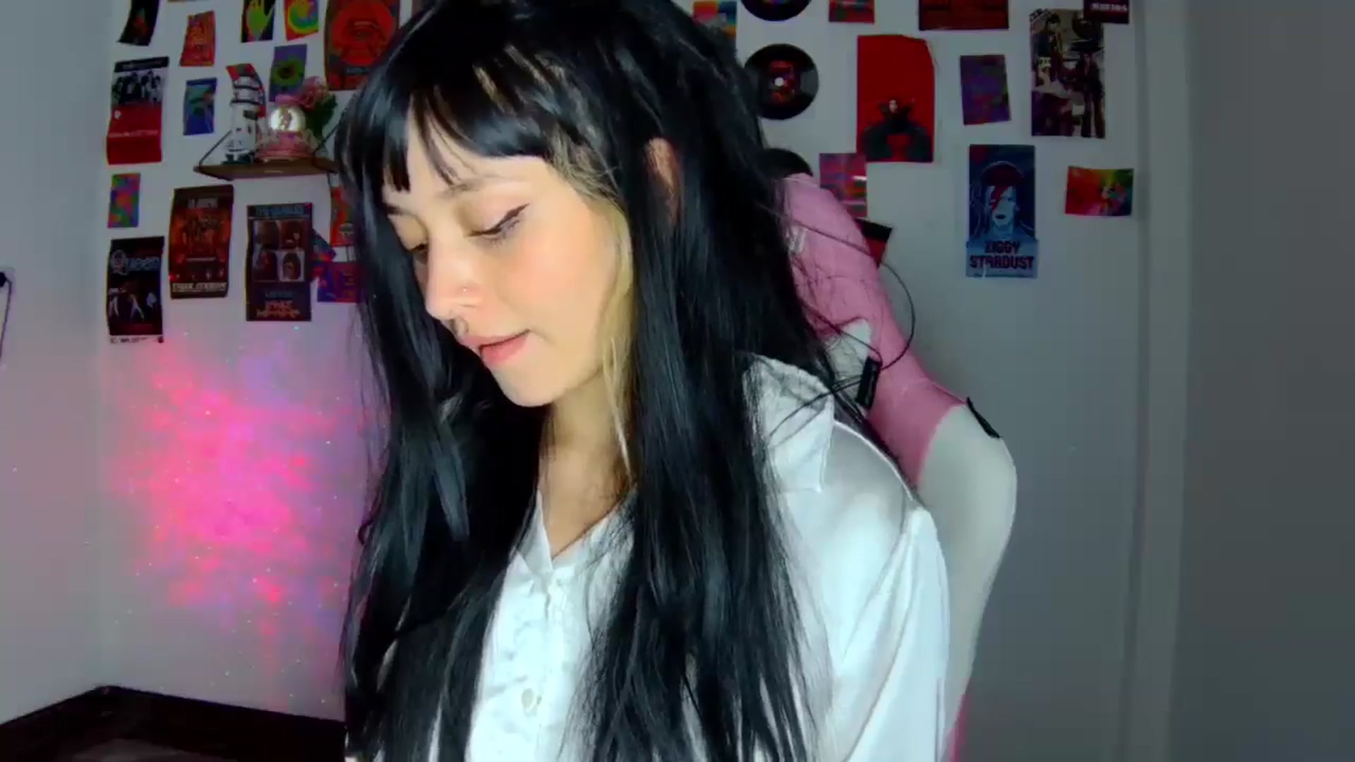 Gallery image thumbnail from CarolineJames's myfreecams stream on, 05/09/2026, 01:22 image 5 of 20