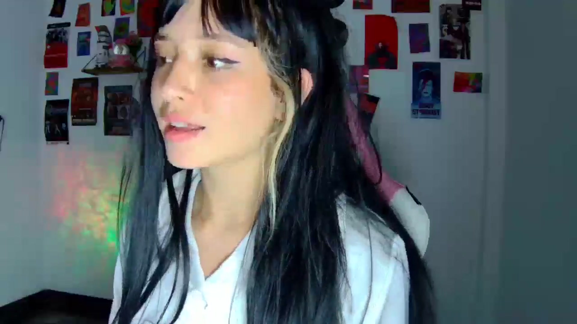 Gallery image thumbnail from CarolineJames's myfreecams stream on, 05/09/2026, 01:22 image 7 of 20