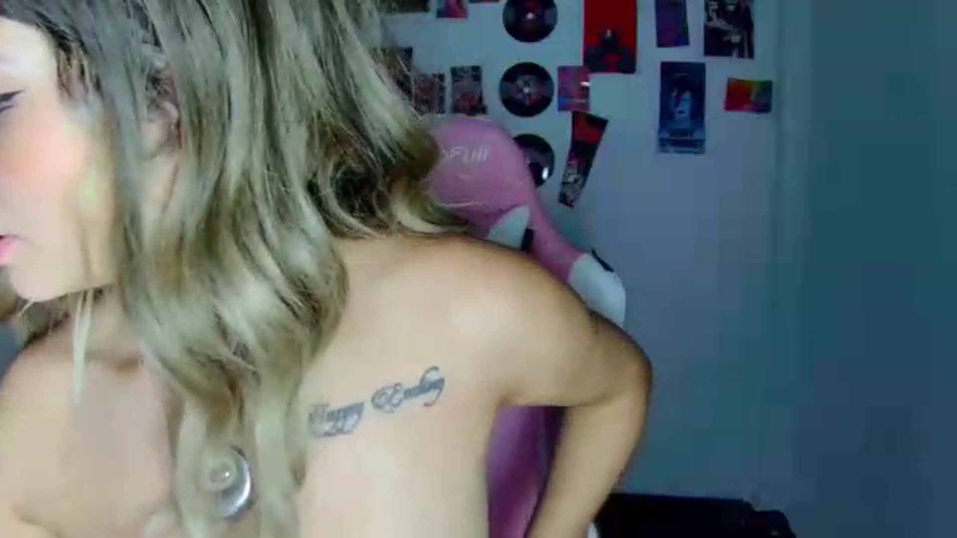 Gallery image thumbnail from CarolineJames's myfreecams stream on, 05/14/2026, 23:12 image 18 of 20