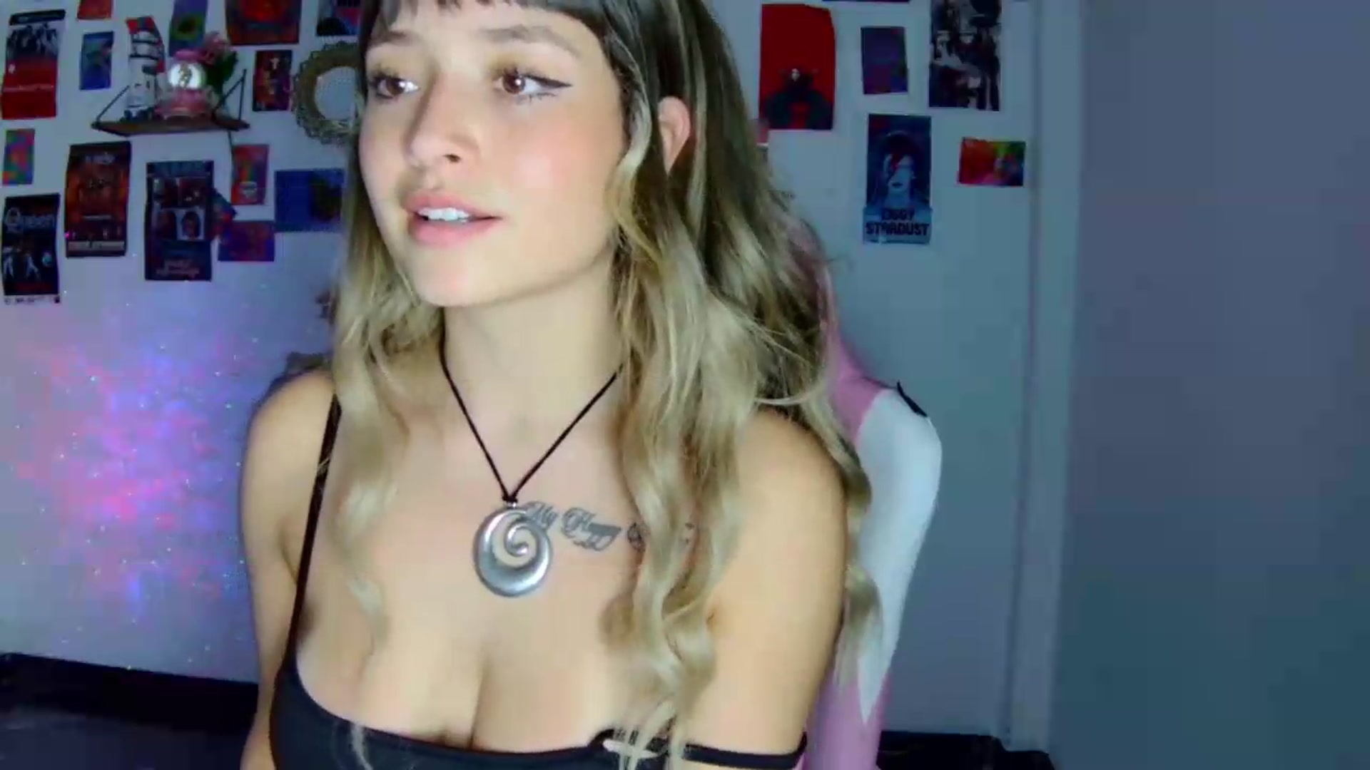 Gallery image thumbnail from CarolineJames's myfreecams stream on, 05/14/2026, 23:12 image 3 of 20