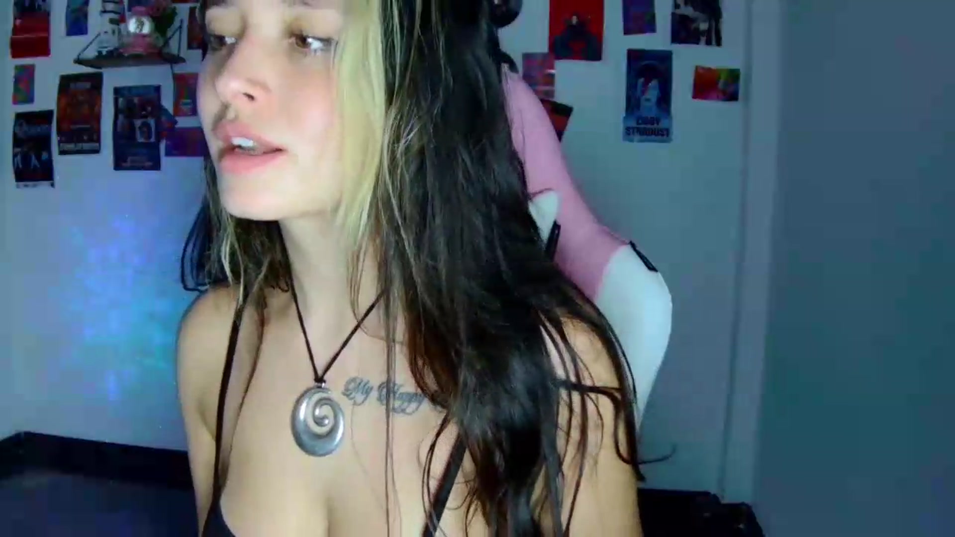 Gallery image thumbnail from CarolineJames's myfreecams stream on, 05/15/2026, 04:00 image 19 of 20