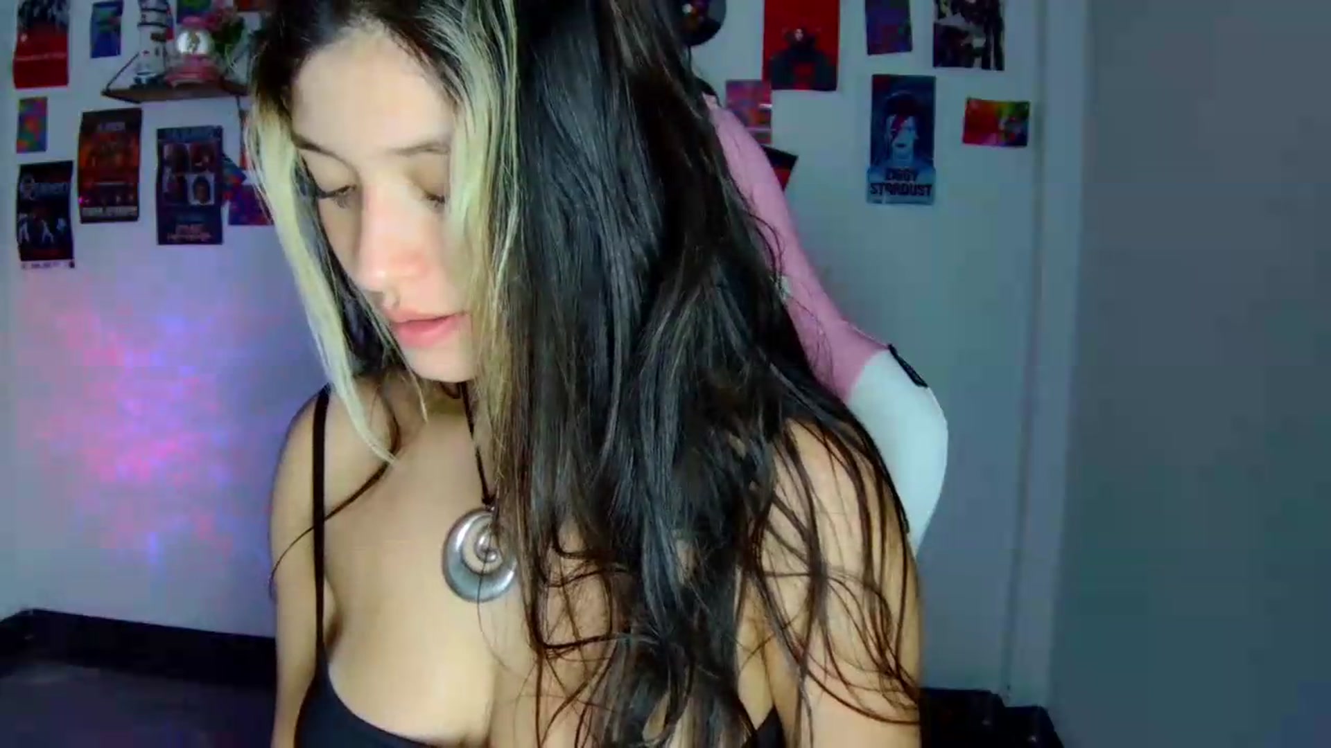 Gallery image thumbnail from CarolineJames's myfreecams stream on, 05/15/2026, 04:00 image 17 of 20