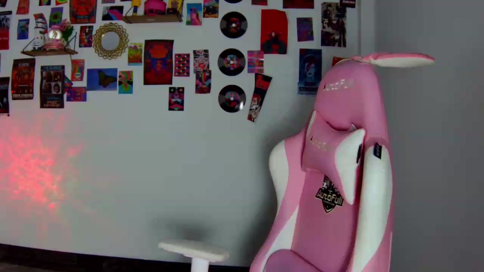 Gallery image thumbnail from CarolineJames's myfreecams stream on, 05/16/2026, 24:00 image 19 of 20