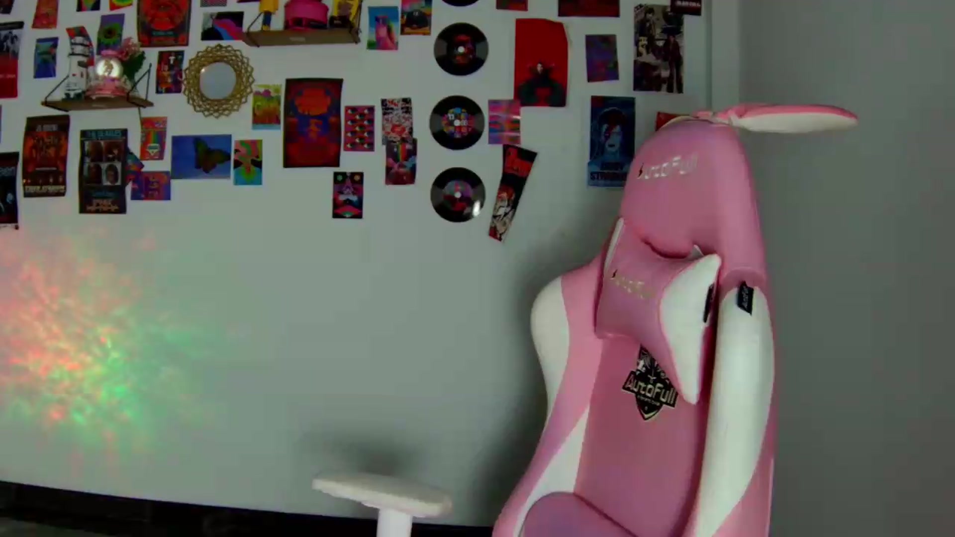 Gallery image thumbnail from CarolineJames's myfreecams stream on, 05/16/2026, 24:00 image 20 of 20