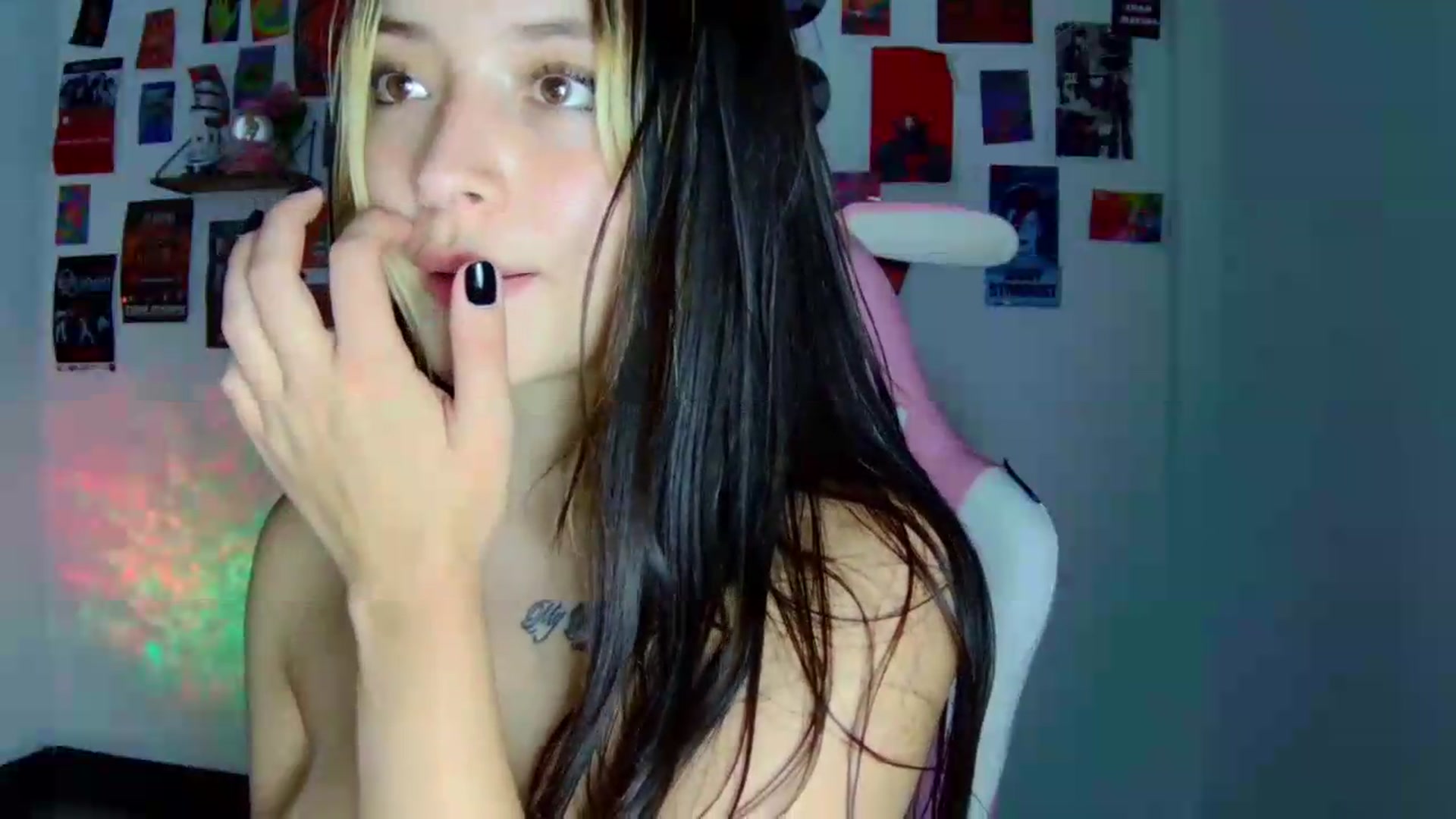 Gallery image thumbnail from CarolineJames's myfreecams stream on, 05/23/2026, 24:15 image 9 of 20