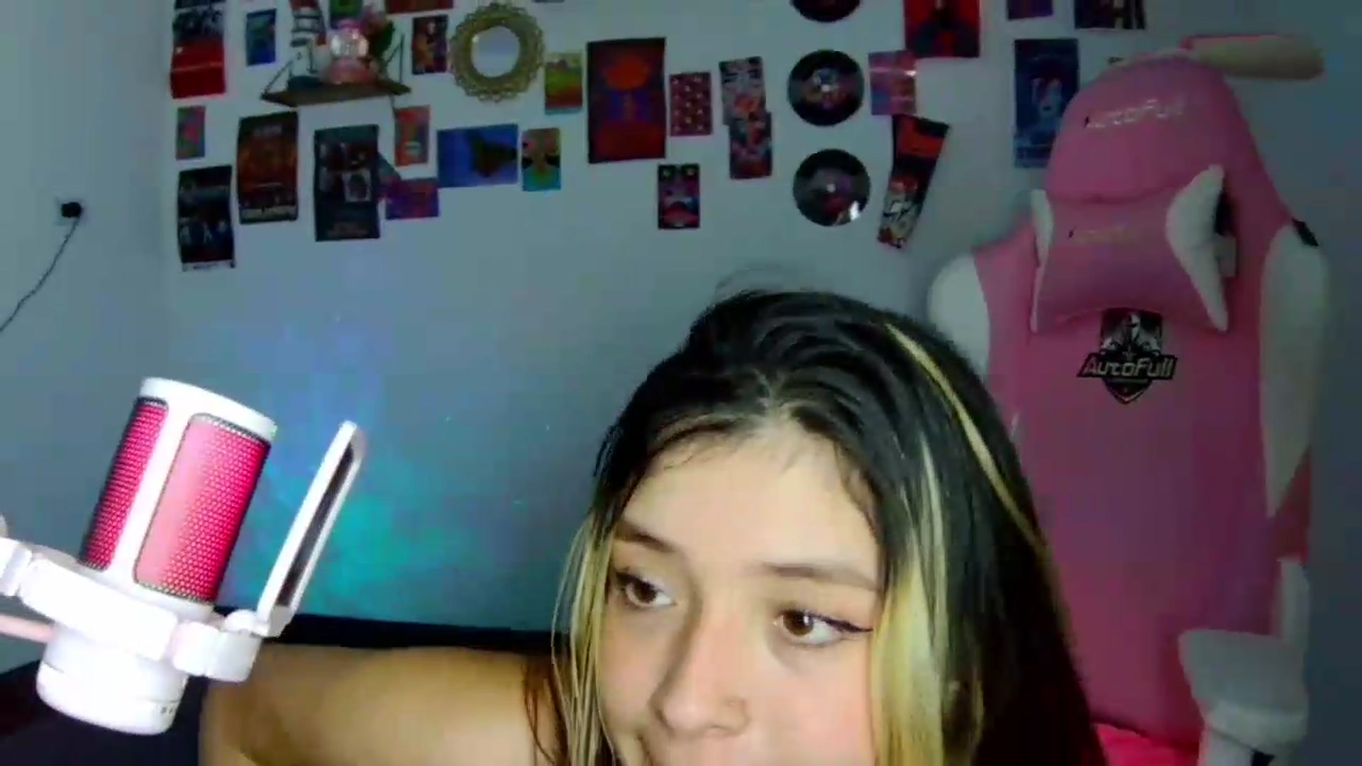 Gallery image thumbnail from CarolineJames's myfreecams stream on, 06/12/2026, 01:09 image 7 of 20