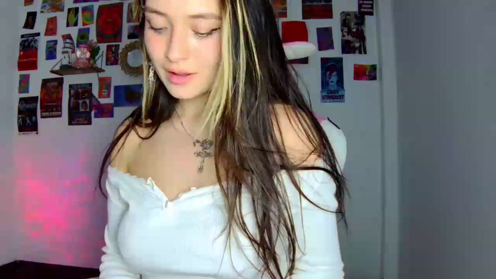 Gallery image thumbnail from CarolineJames's myfreecams stream on, 06/14/2026, 02:03 image 4 of 20
