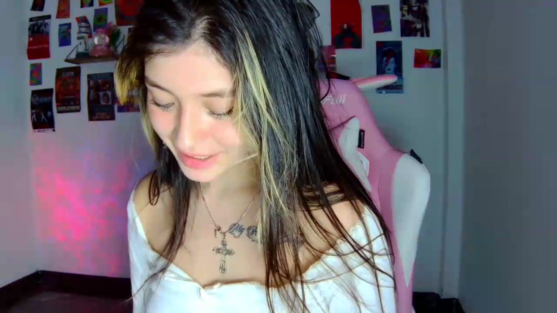 Gallery image thumbnail from CarolineJames's myfreecams stream on, 06/14/2026, 02:03 image 20 of 20