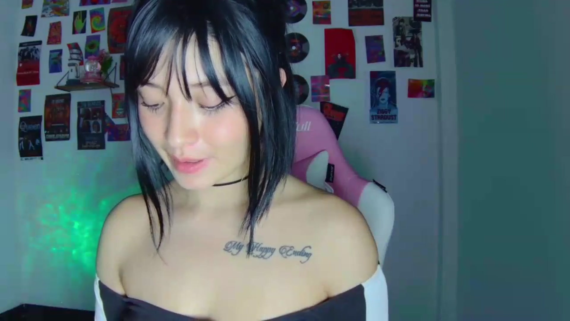 Gallery image thumbnail from CarolineJames's myfreecams stream on, 06/26/2026, 04:51 image 19 of 20