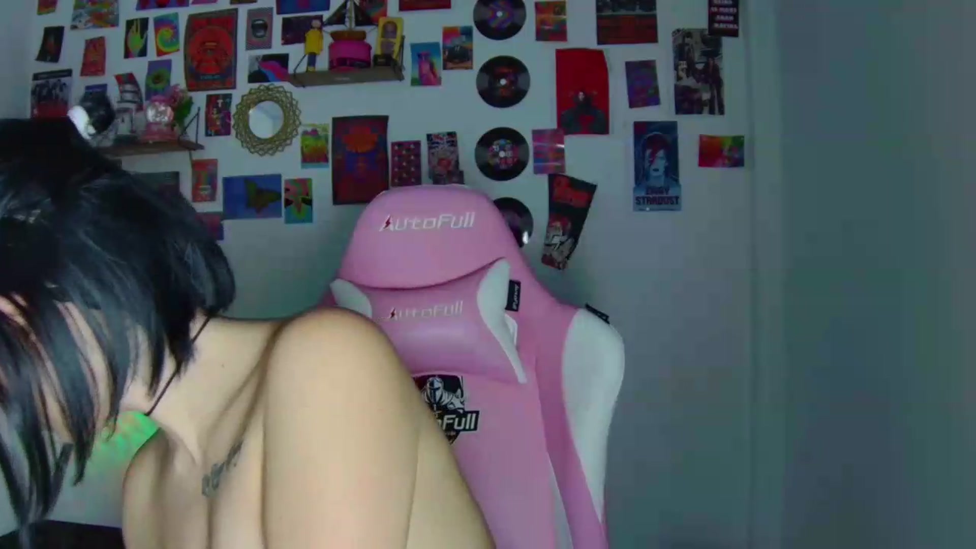 Gallery image thumbnail from CarolineJames's myfreecams stream on, 06/26/2026, 04:51 image 18 of 20