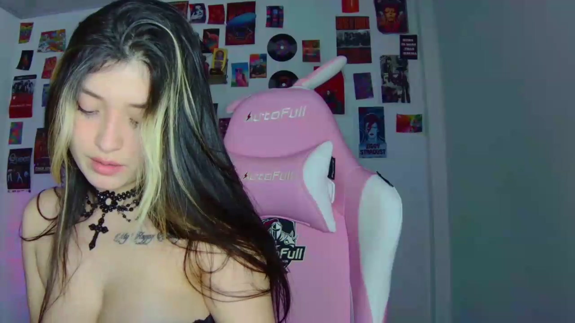 Gallery image thumbnail from CarolineJames's myfreecams stream on, 07/04/2026, 05:47 image 6 of 20