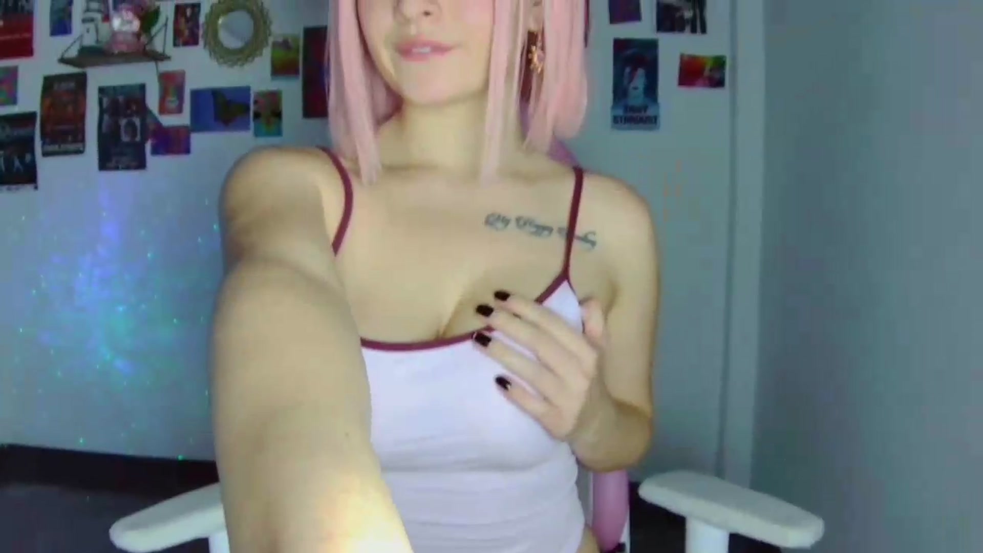 Gallery image thumbnail from CarolineJames's myfreecams stream on, 07/08/2026, 24:06 image 5 of 20