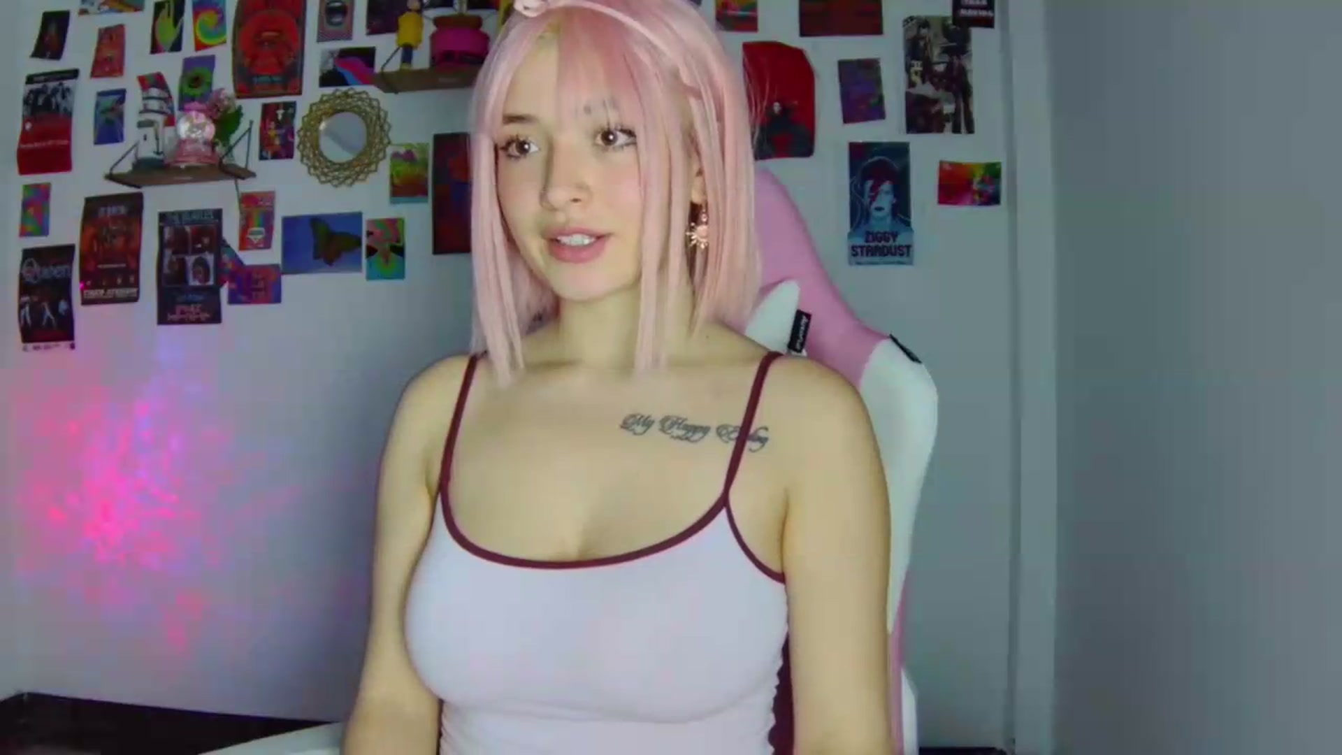 Gallery image thumbnail from CarolineJames's myfreecams stream on, 07/08/2026, 24:06 image 4 of 20