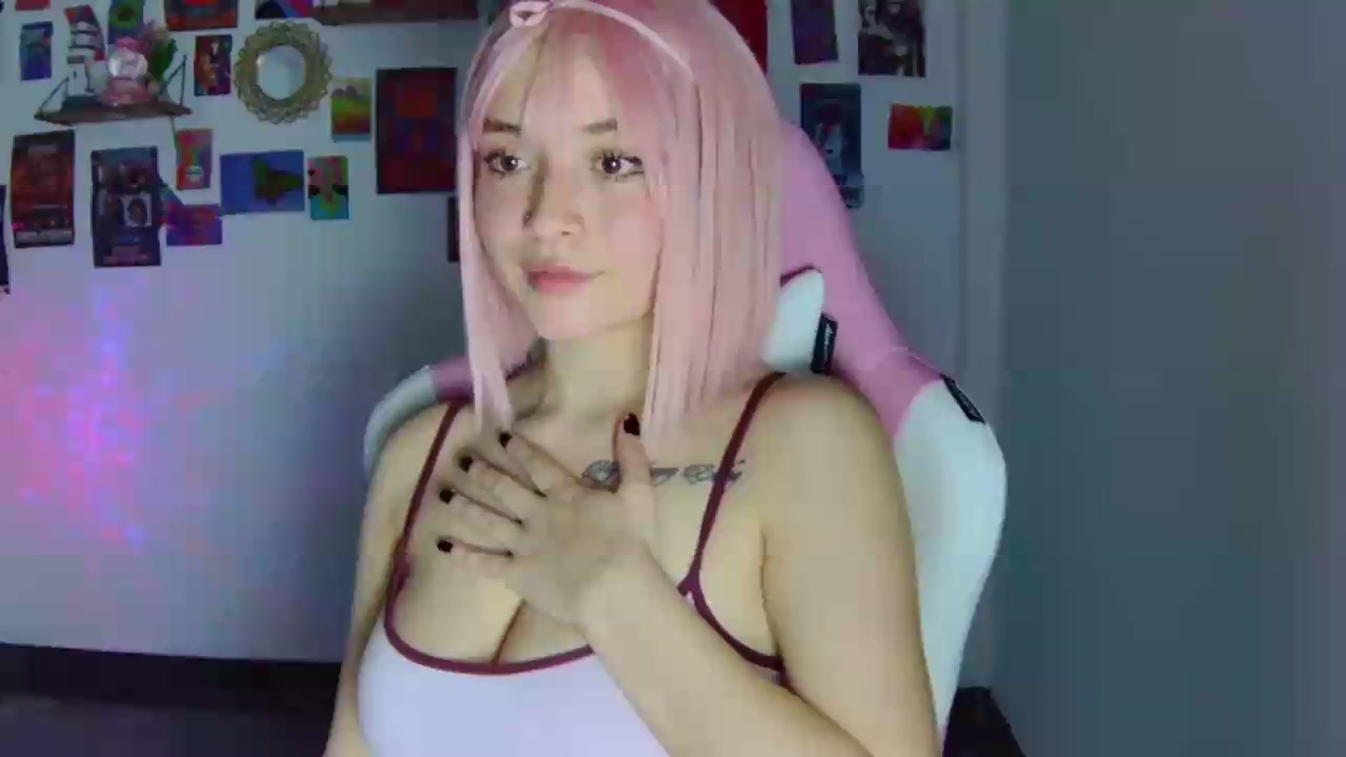 Gallery image thumbnail from CarolineJames's myfreecams stream on, 07/08/2026, 01:00 image 16 of 20
