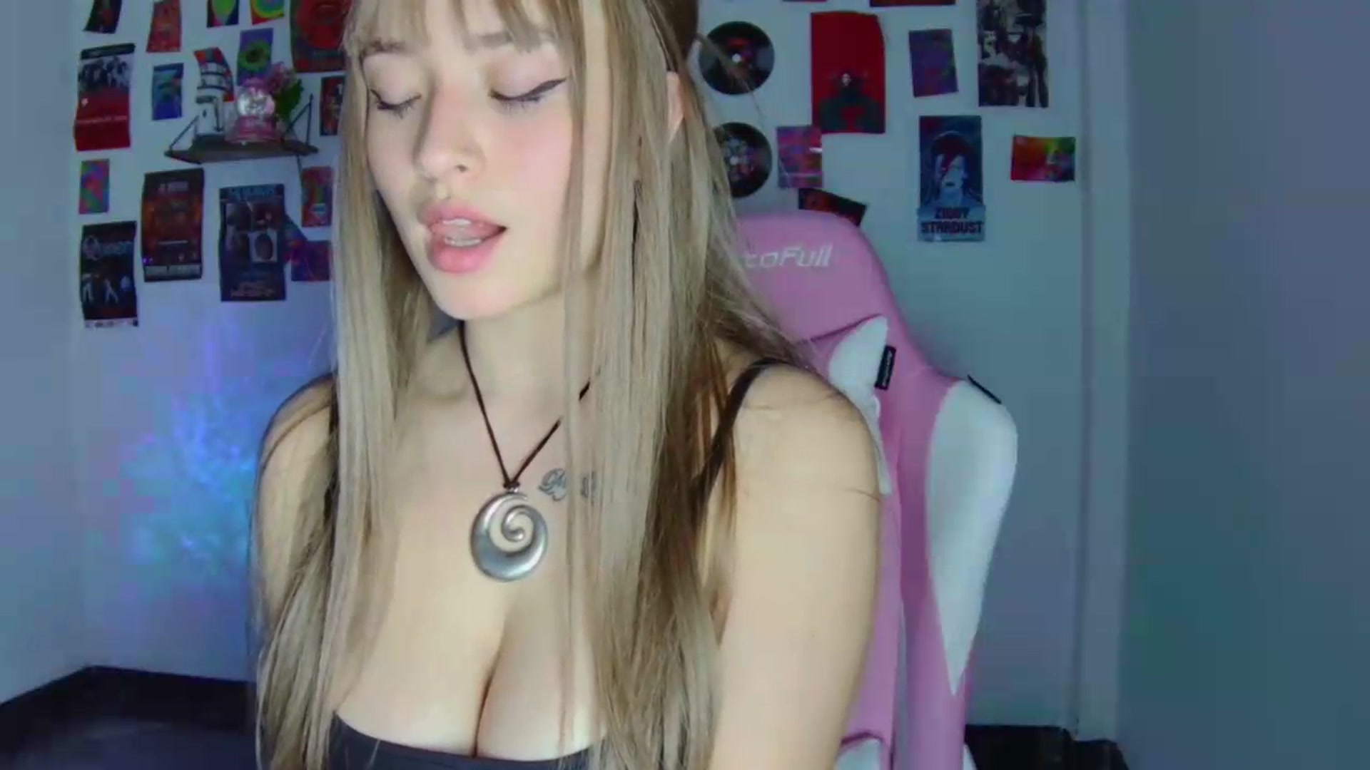 Gallery image thumbnail from CarolineJames's myfreecams stream on, 07/09/2026, 02:53 image 8 of 20