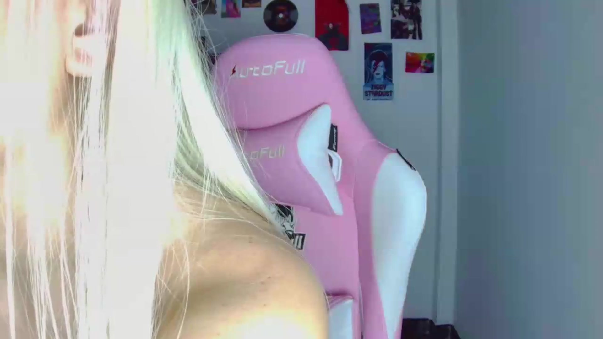 Gallery image thumbnail from CarolineJames's myfreecams stream on, 07/10/2026, 24:05 image 16 of 20