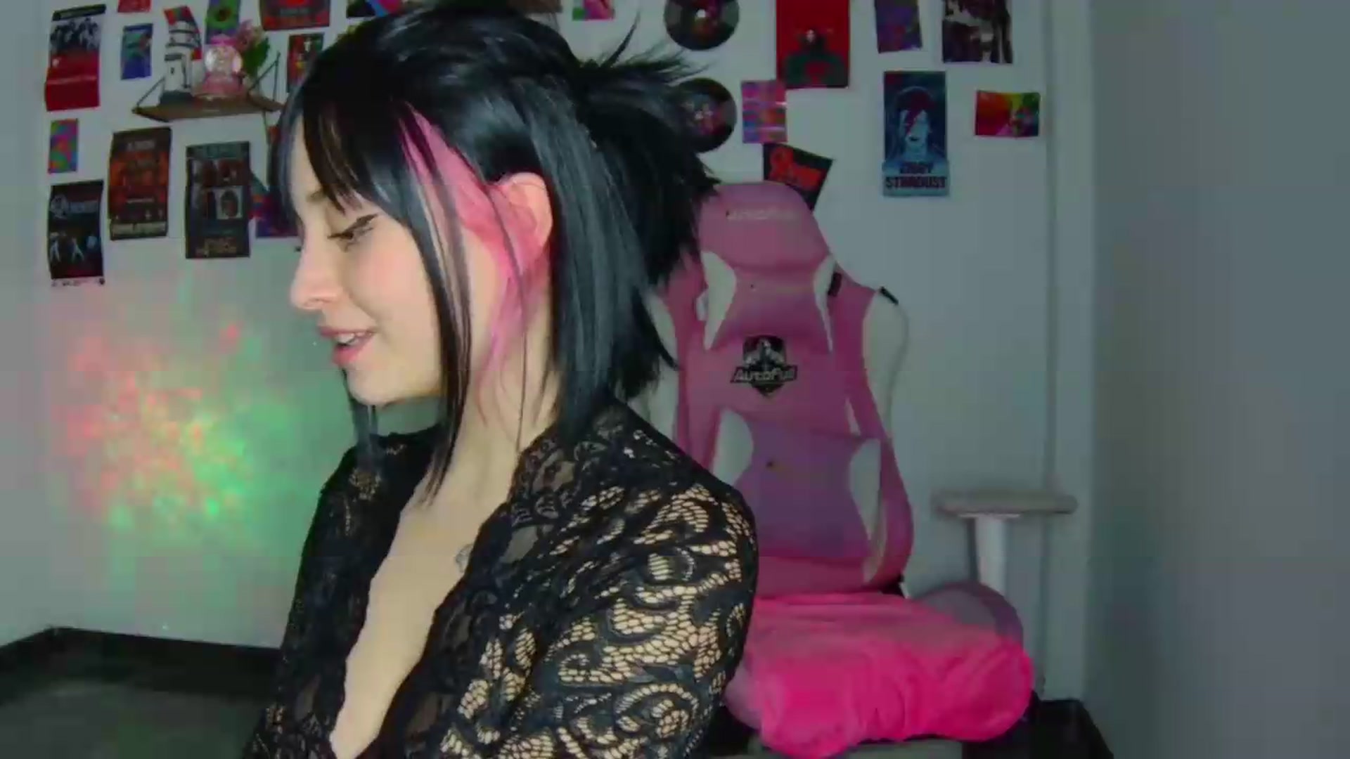 Gallery image thumbnail from CarolineJames's myfreecams stream on, 07/16/2026, 24:54 image 8 of 20