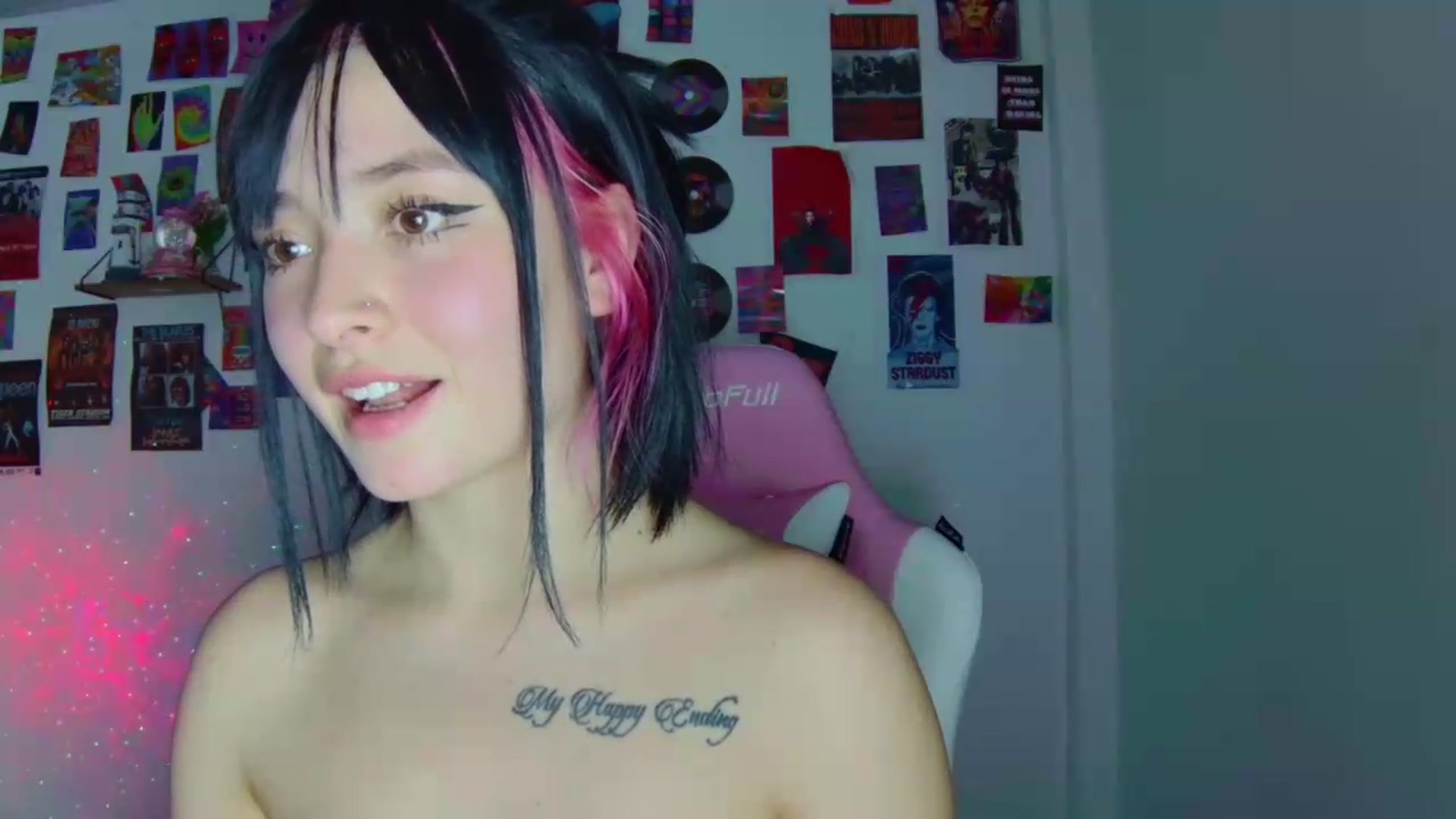 Gallery image thumbnail from CarolineJames's myfreecams stream on, 07/16/2026, 01:54 image 10 of 20