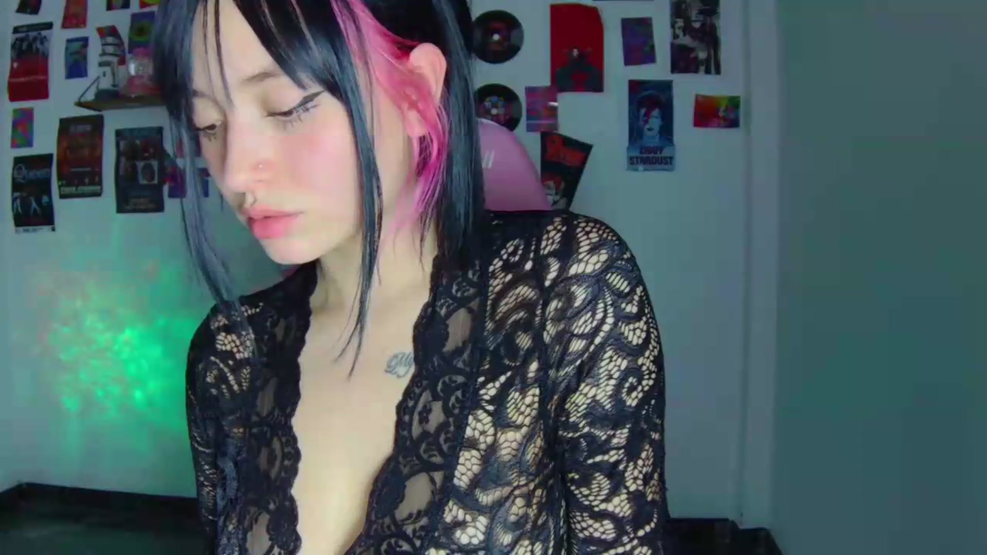 Gallery image thumbnail from CarolineJames's myfreecams stream on, 07/16/2026, 02:17 image 2 of 20