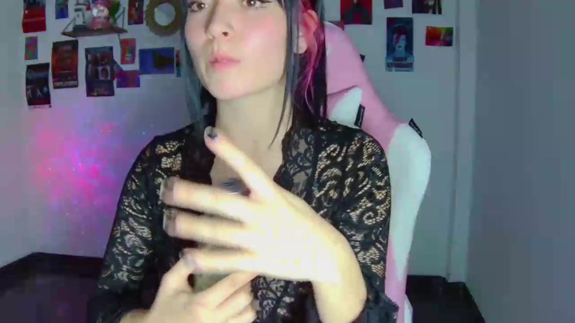 Gallery image thumbnail from CarolineJames's myfreecams stream on, 07/16/2026, 02:17 image 17 of 20