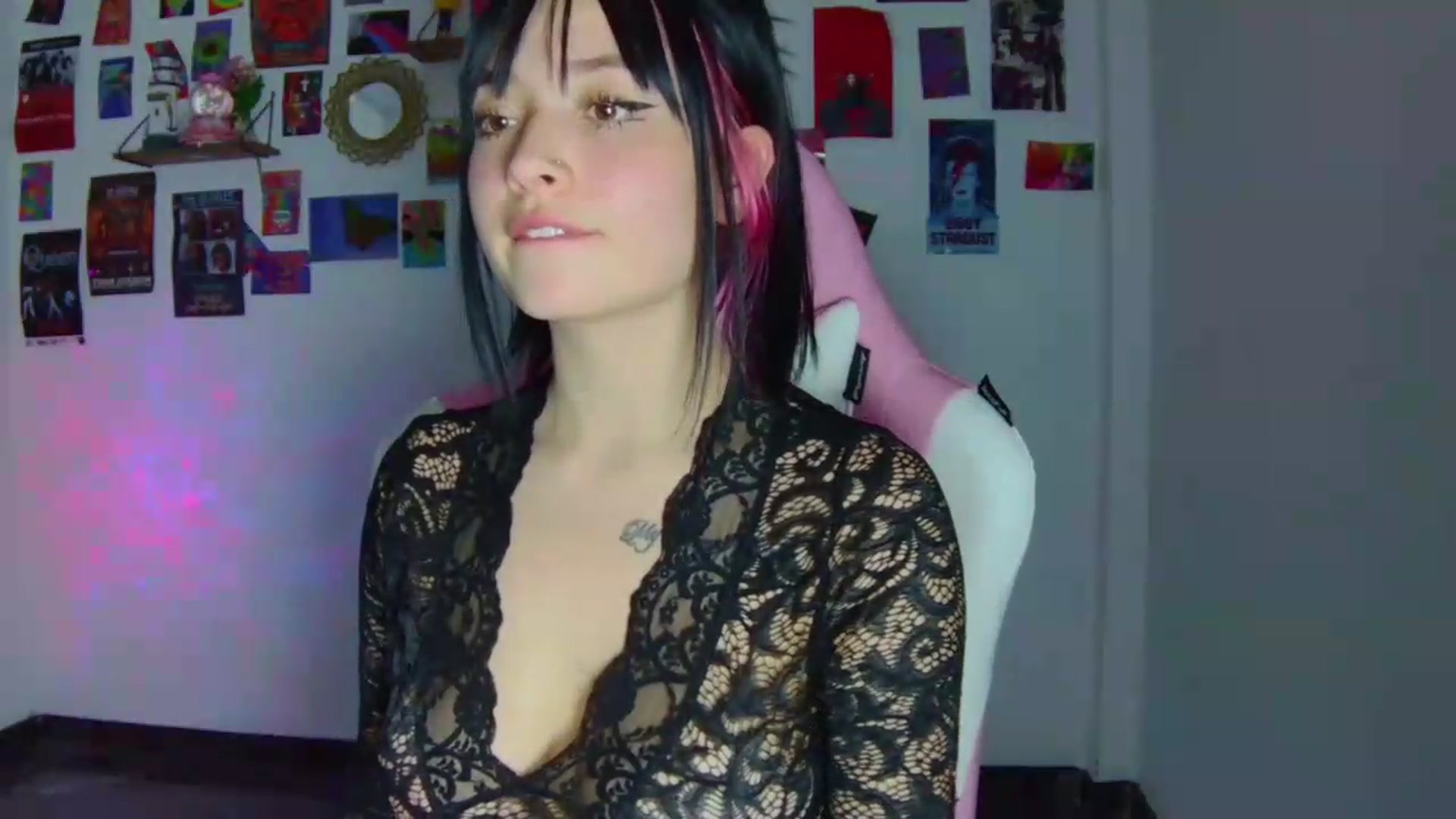 Gallery image thumbnail from CarolineJames's myfreecams stream on, 07/16/2026, 02:17 image 5 of 20