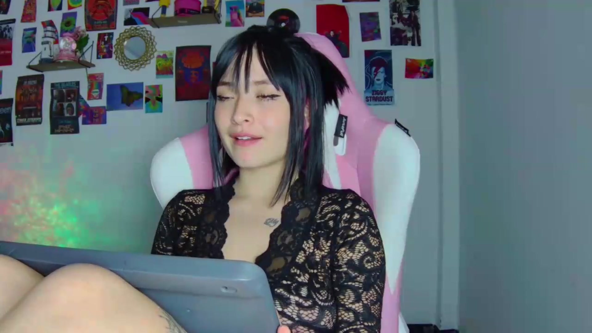 Gallery image thumbnail from CarolineJames's myfreecams stream on, 07/16/2026, 04:53 image 5 of 20