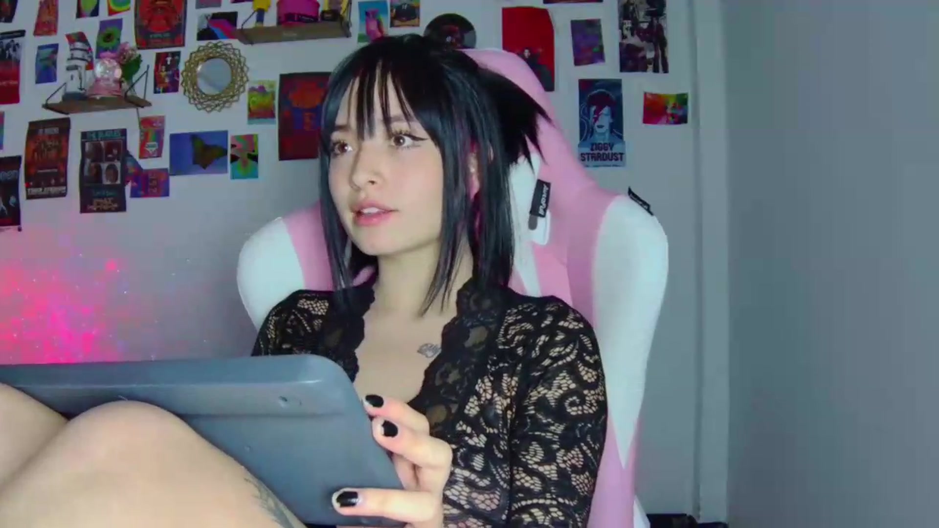 Gallery image thumbnail from CarolineJames's myfreecams stream on, 07/16/2026, 04:53 image 4 of 20