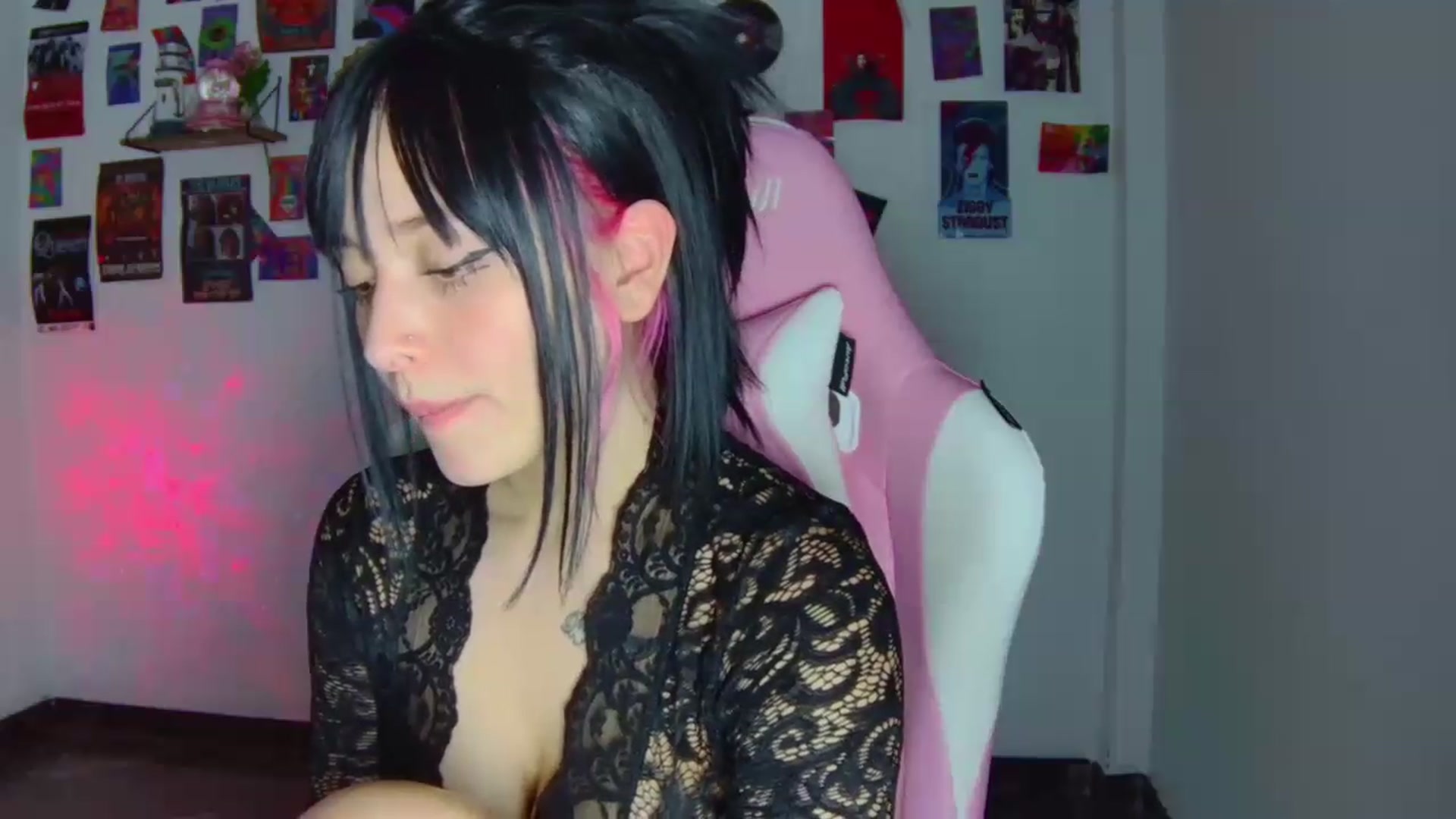 Gallery image thumbnail from CarolineJames's myfreecams stream on, 07/16/2026, 06:00 image 6 of 20