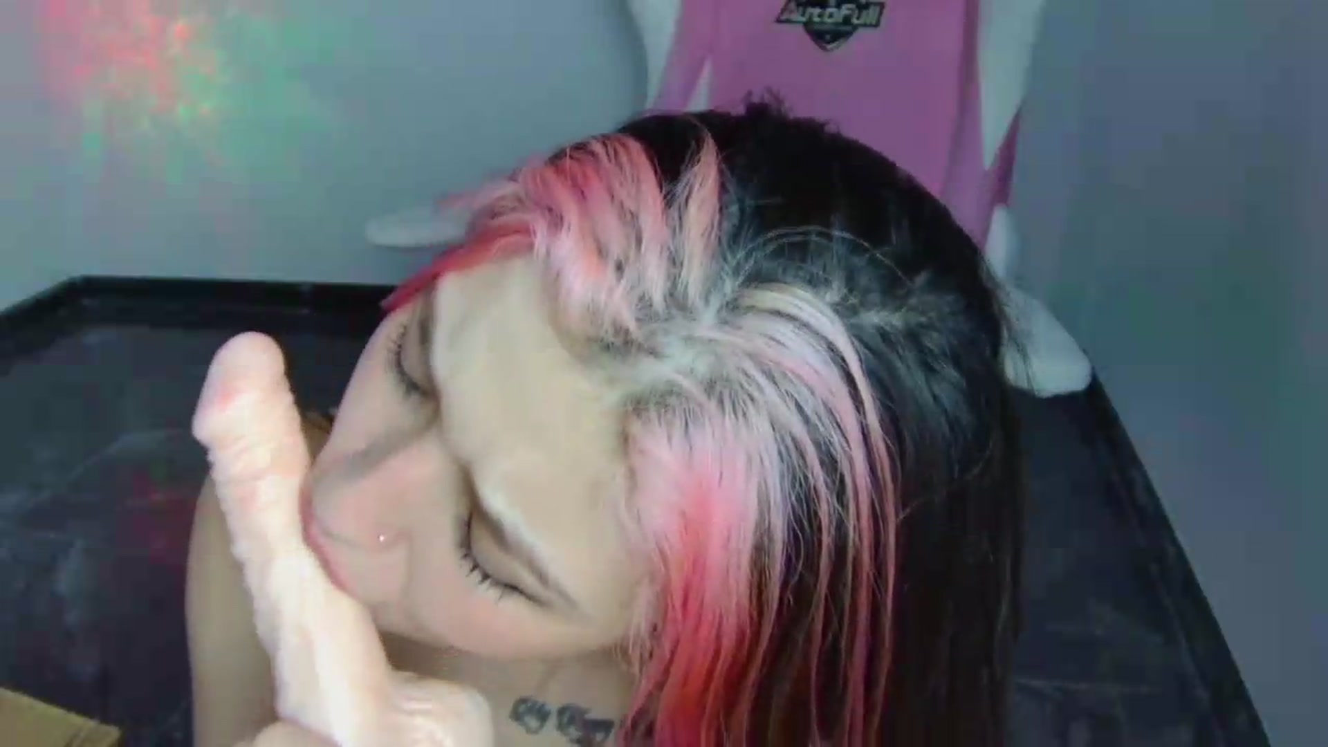 Gallery image thumbnail from CarolineJames's myfreecams stream on, 07/31/2026, 06:28 image 11 of 20