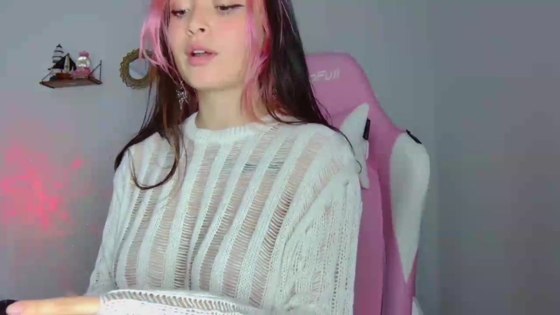 Gallery image thumbnail from CarolineJames's myfreecams stream on, 07/31/2026, 22:45 image 6 of 20