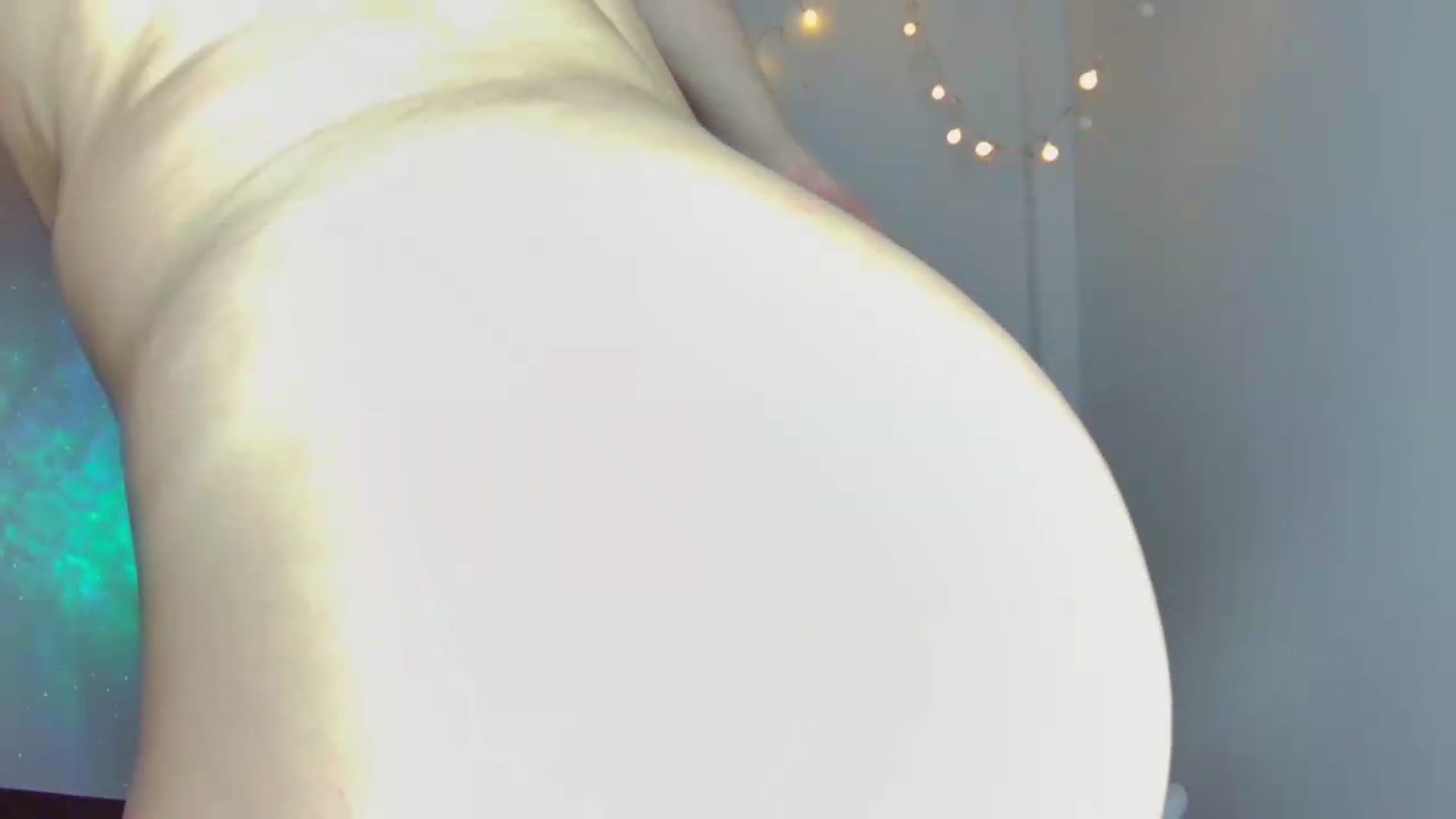 Gallery image thumbnail from CarolineJames's myfreecams stream on, 08/12/2026, 01:06 image 9 of 20