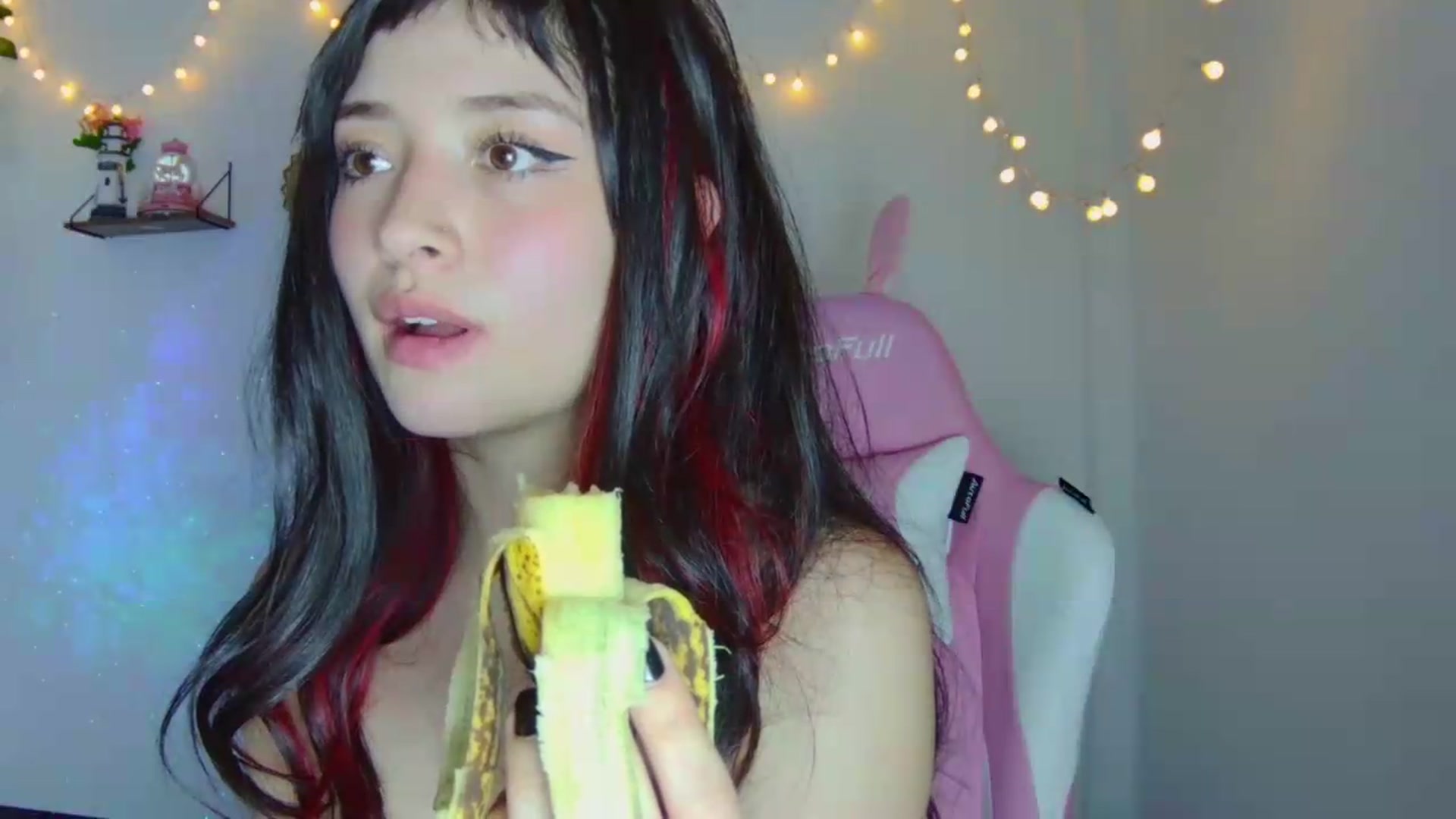 Gallery image thumbnail from CarolineJames's myfreecams stream on, 08/13/2026, 24:00 image 11 of 20