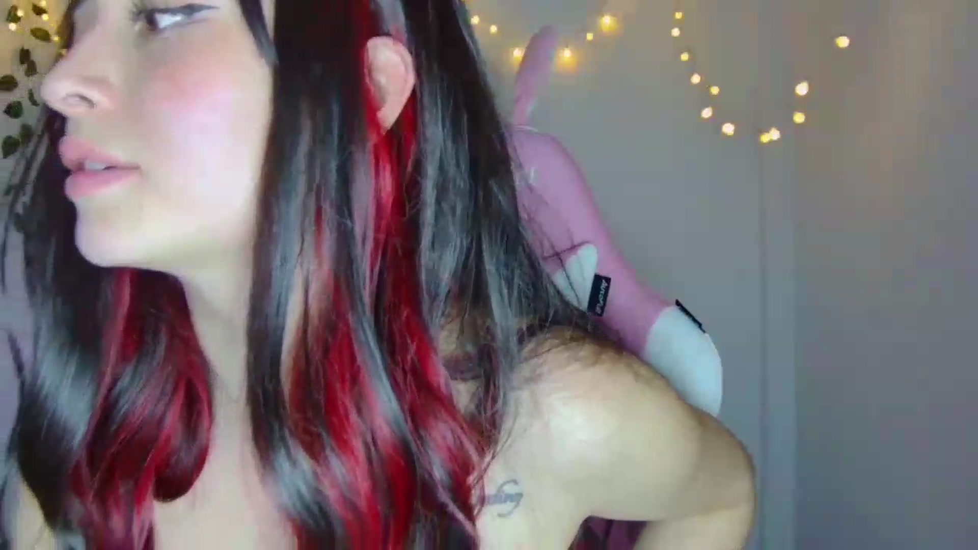 Gallery image thumbnail from CarolineJames's myfreecams stream on, 08/13/2026, 24:00 image 13 of 20