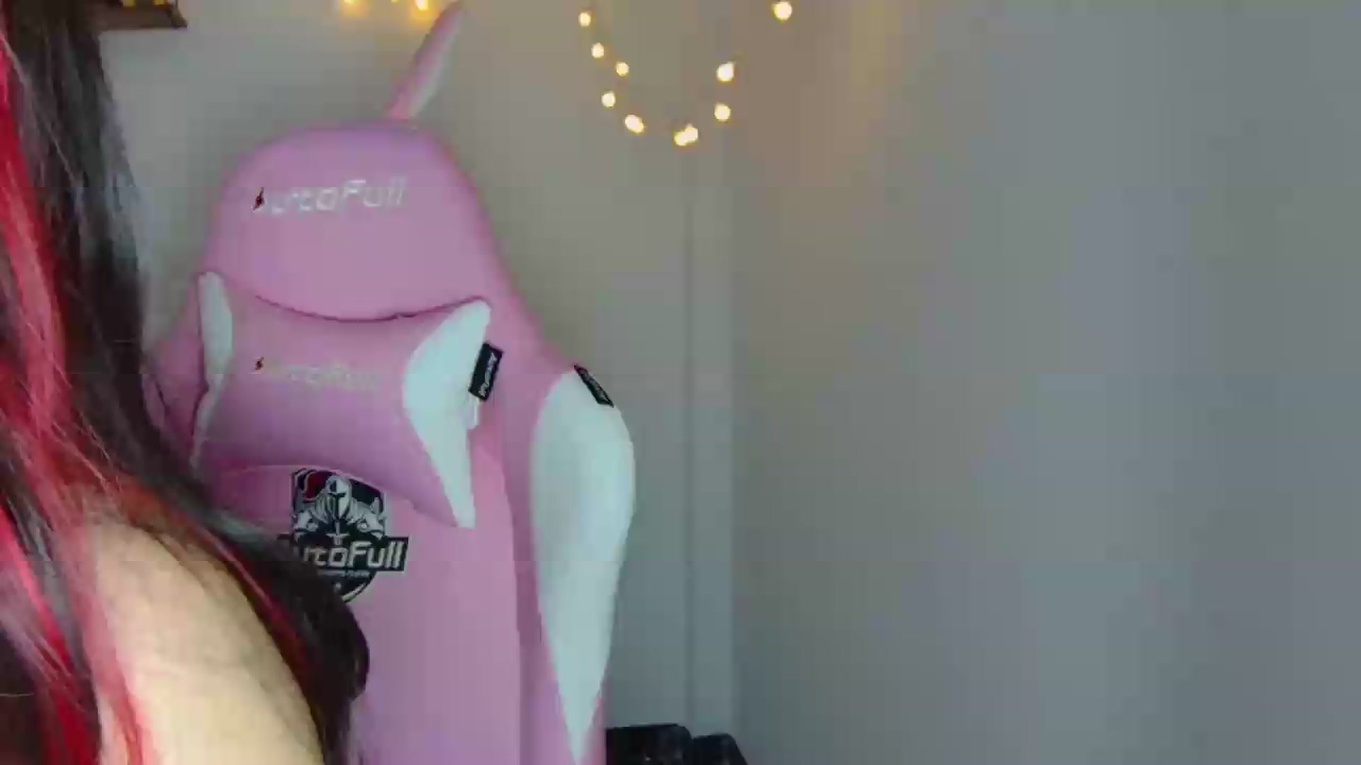 Gallery image thumbnail from CarolineJames's myfreecams stream on, 08/13/2026, 03:16 image 12 of 20