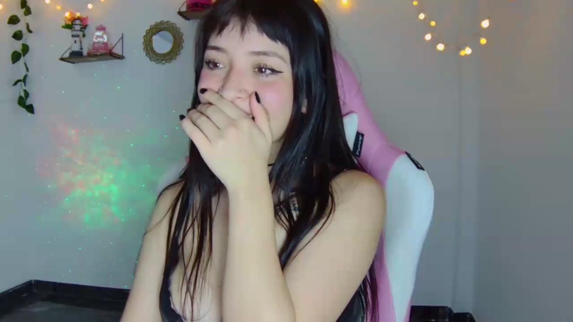 Gallery image thumbnail from CarolineJames's myfreecams stream on, 08/14/2026, 23:23 image 14 of 20