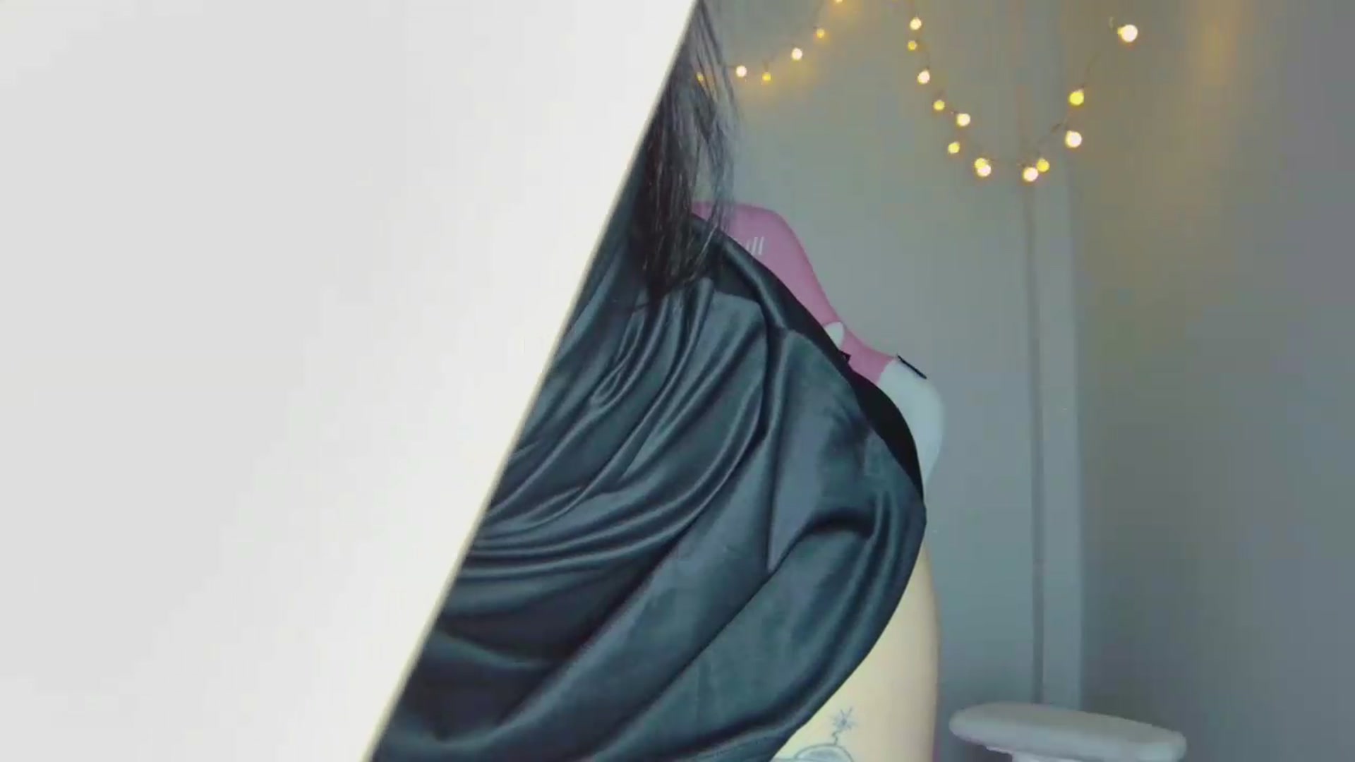 Gallery image thumbnail from CarolineJames's myfreecams stream on, 08/14/2026, 23:23 image 20 of 20
