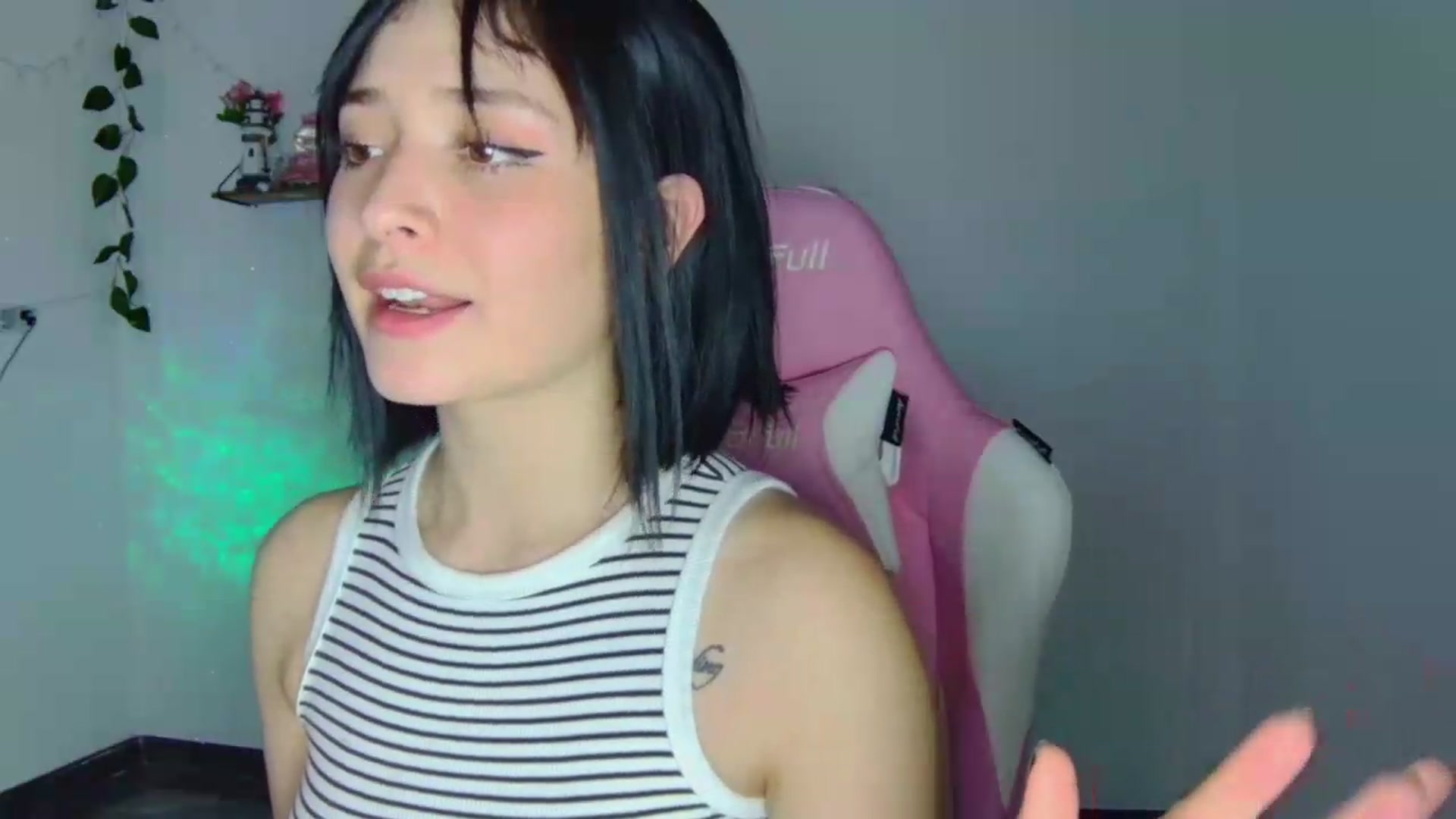 Gallery image thumbnail from CarolineJames's myfreecams stream on, 09/03/2026, 02:39 image 13 of 20