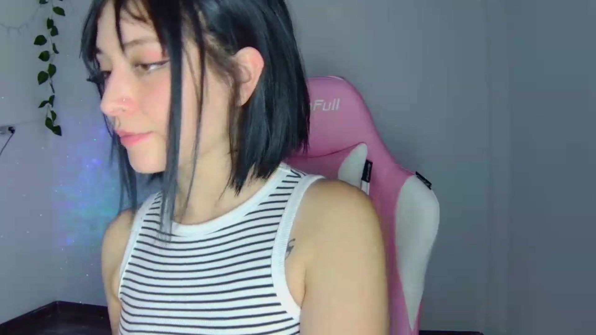 Gallery image thumbnail from CarolineJames's myfreecams stream on, 09/03/2026, 02:39 image 14 of 20