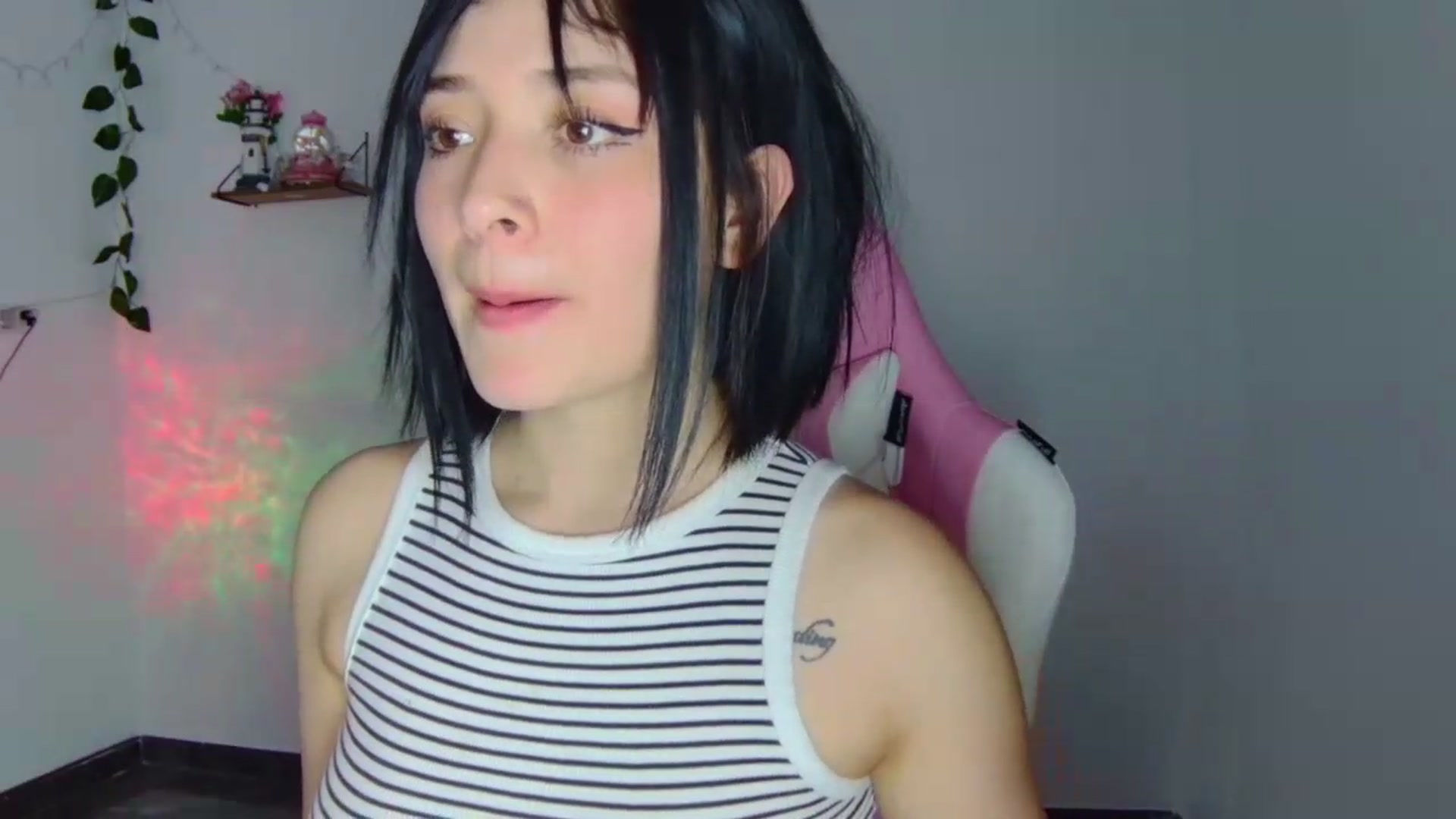 Gallery image thumbnail from CarolineJames's myfreecams stream on, 09/03/2026, 02:39 image 12 of 20