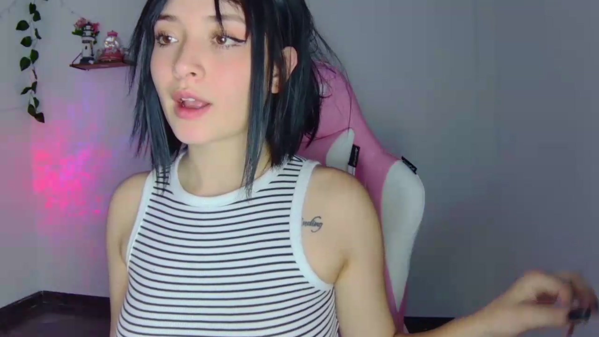 Gallery image thumbnail from CarolineJames's myfreecams stream on, 09/03/2026, 02:39 image 11 of 20