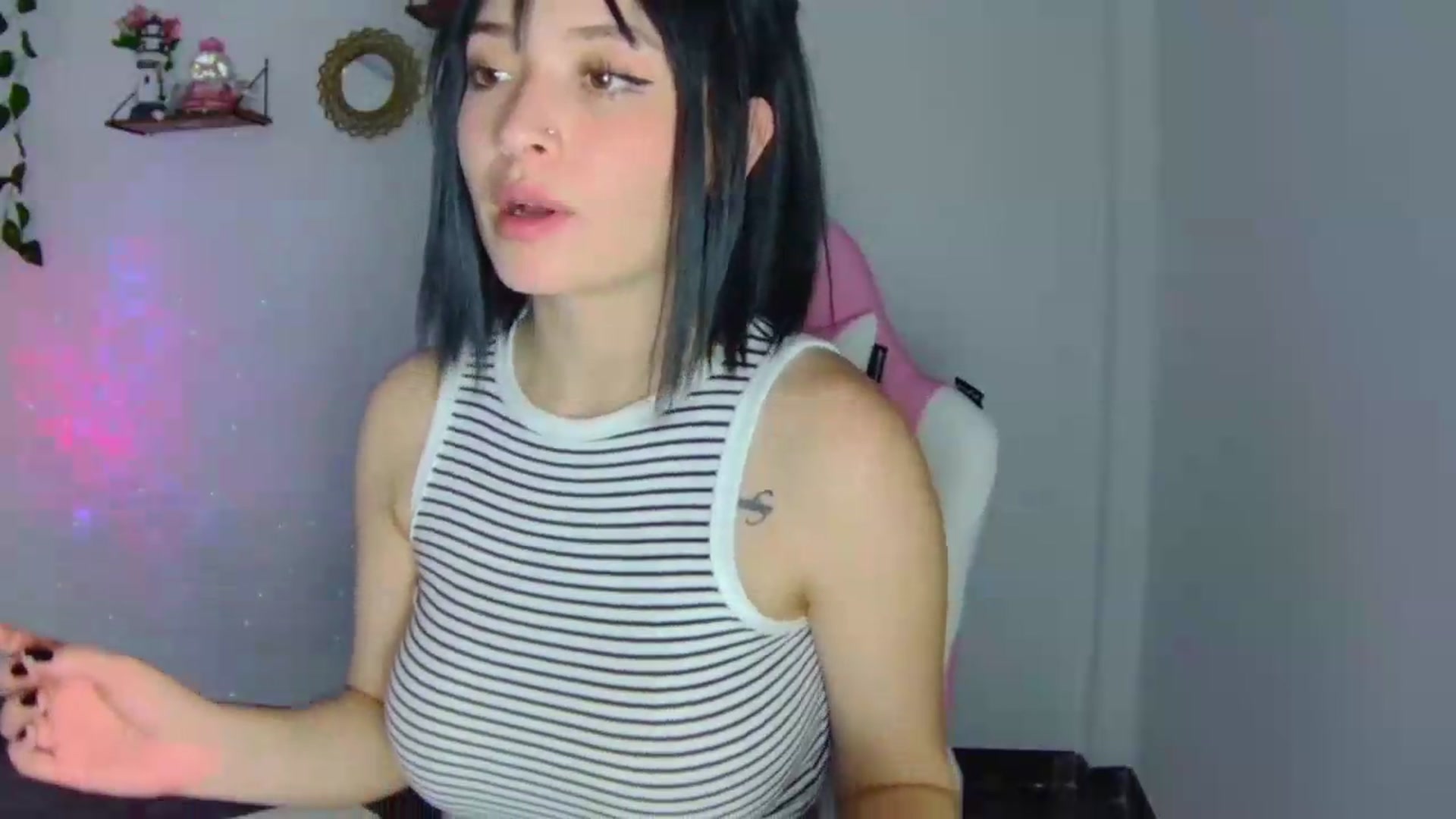Gallery image thumbnail from CarolineJames's myfreecams stream on, 09/03/2026, 05:43 image 13 of 20
