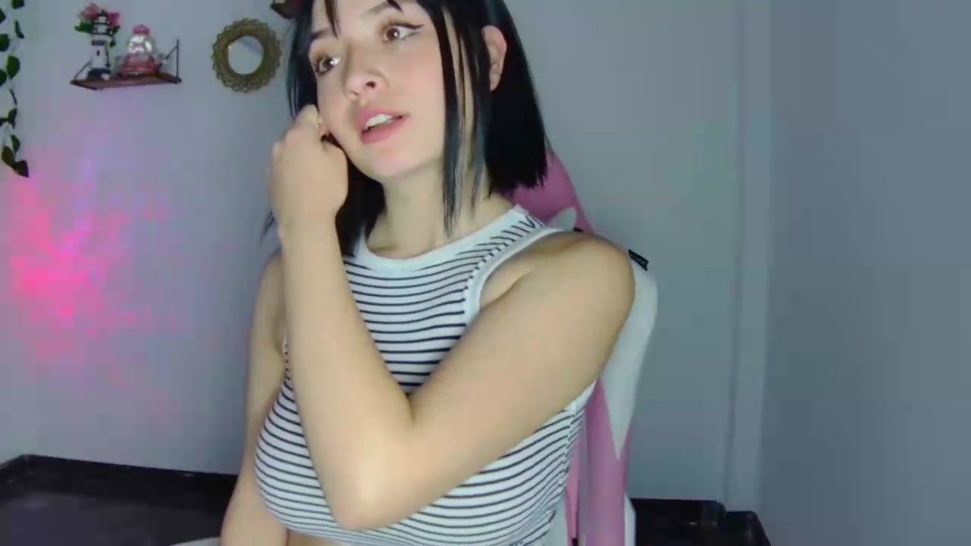 Gallery image thumbnail from CarolineJames's myfreecams stream on, 09/03/2026, 05:43 image 10 of 20