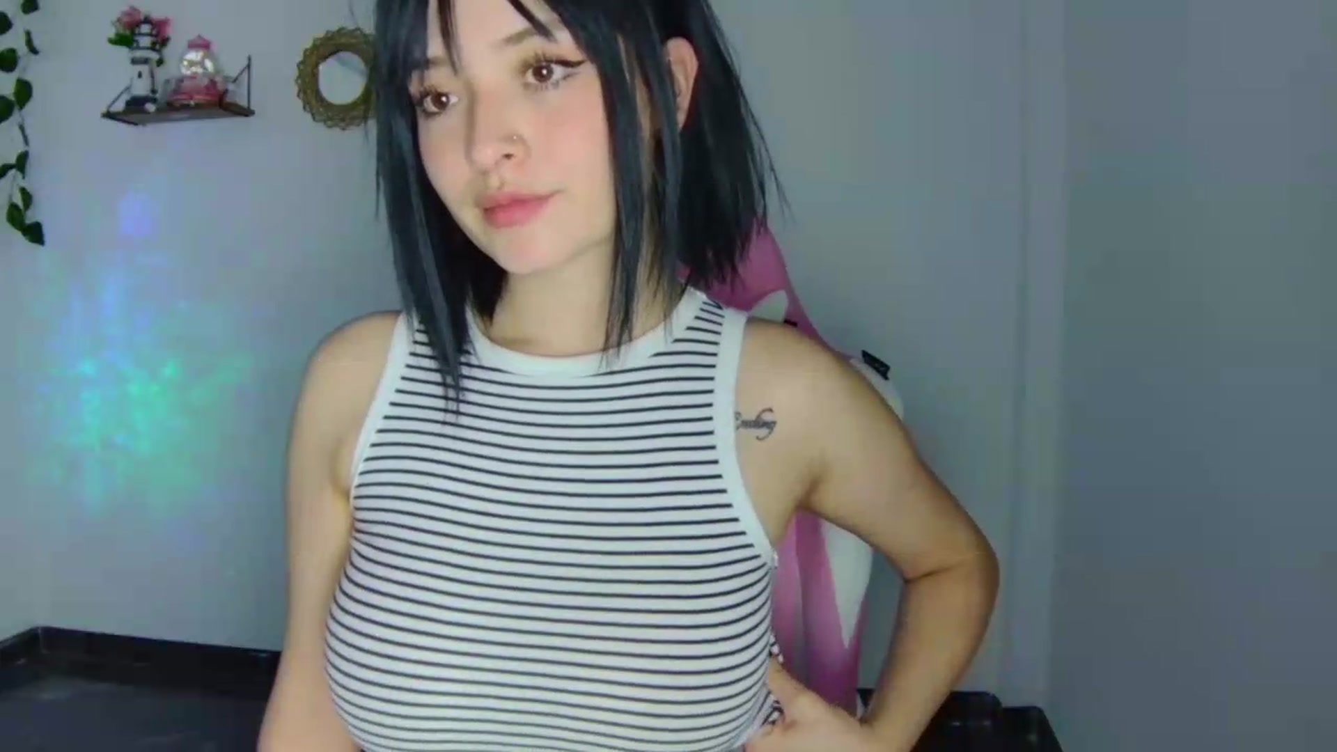 Gallery image thumbnail from CarolineJames's myfreecams stream on, 09/03/2026, 05:43 image 3 of 20