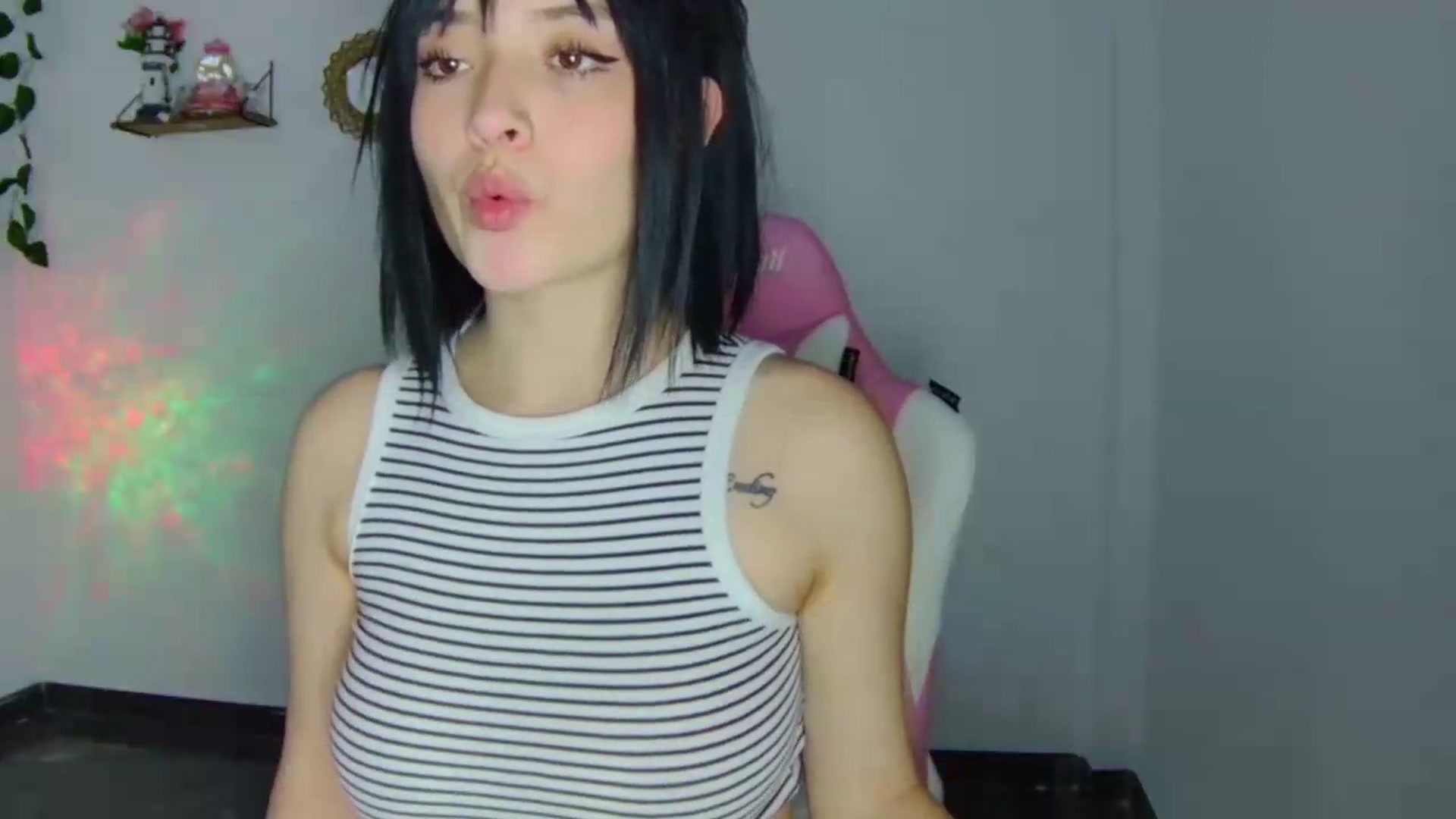 Gallery image thumbnail from CarolineJames's myfreecams stream on, 09/03/2026, 05:43 image 4 of 20